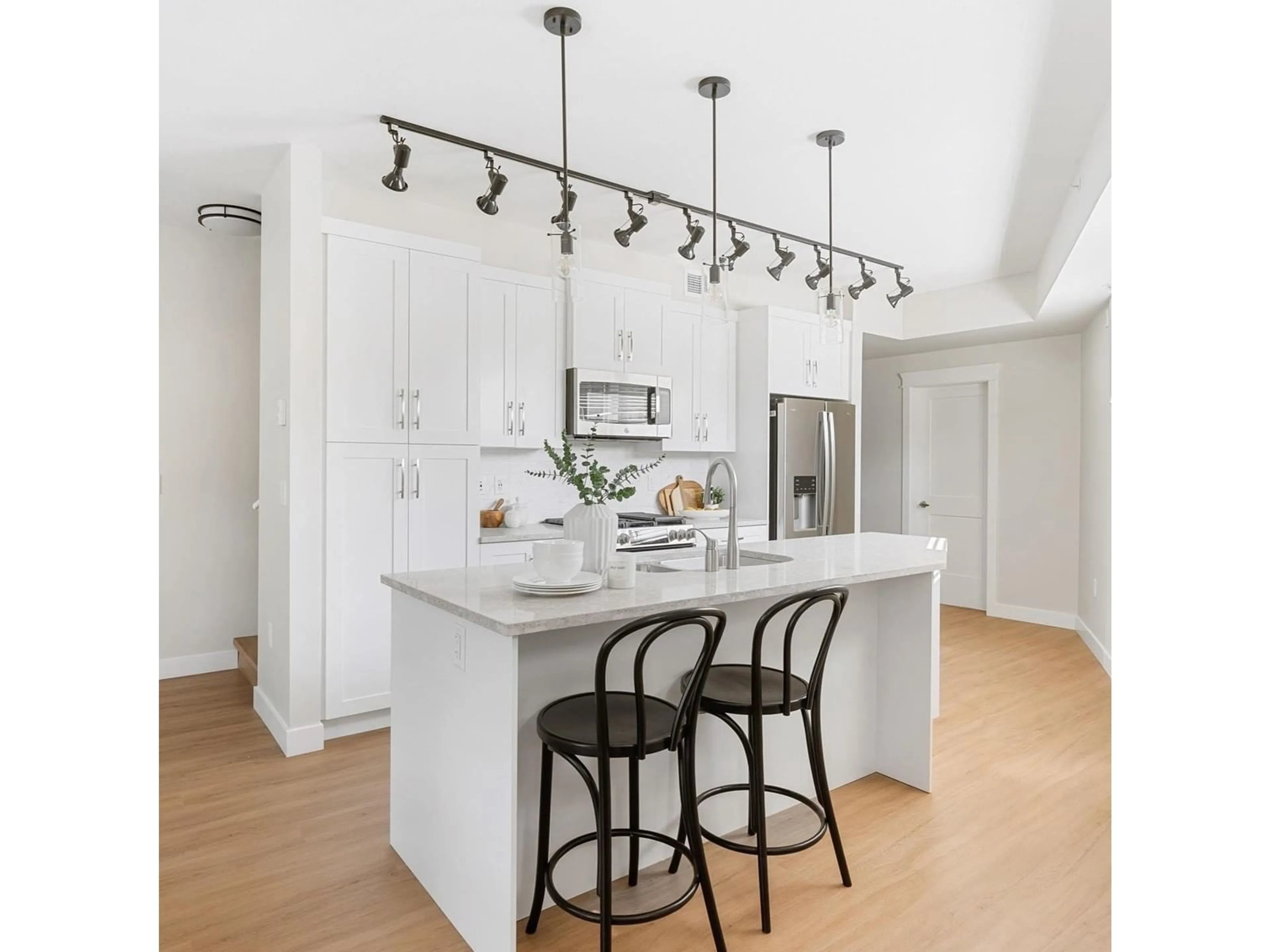 Open concept kitchen, ceramic/tile floor for 414 - 20932 83, Langley British Columbia V2Y2C4