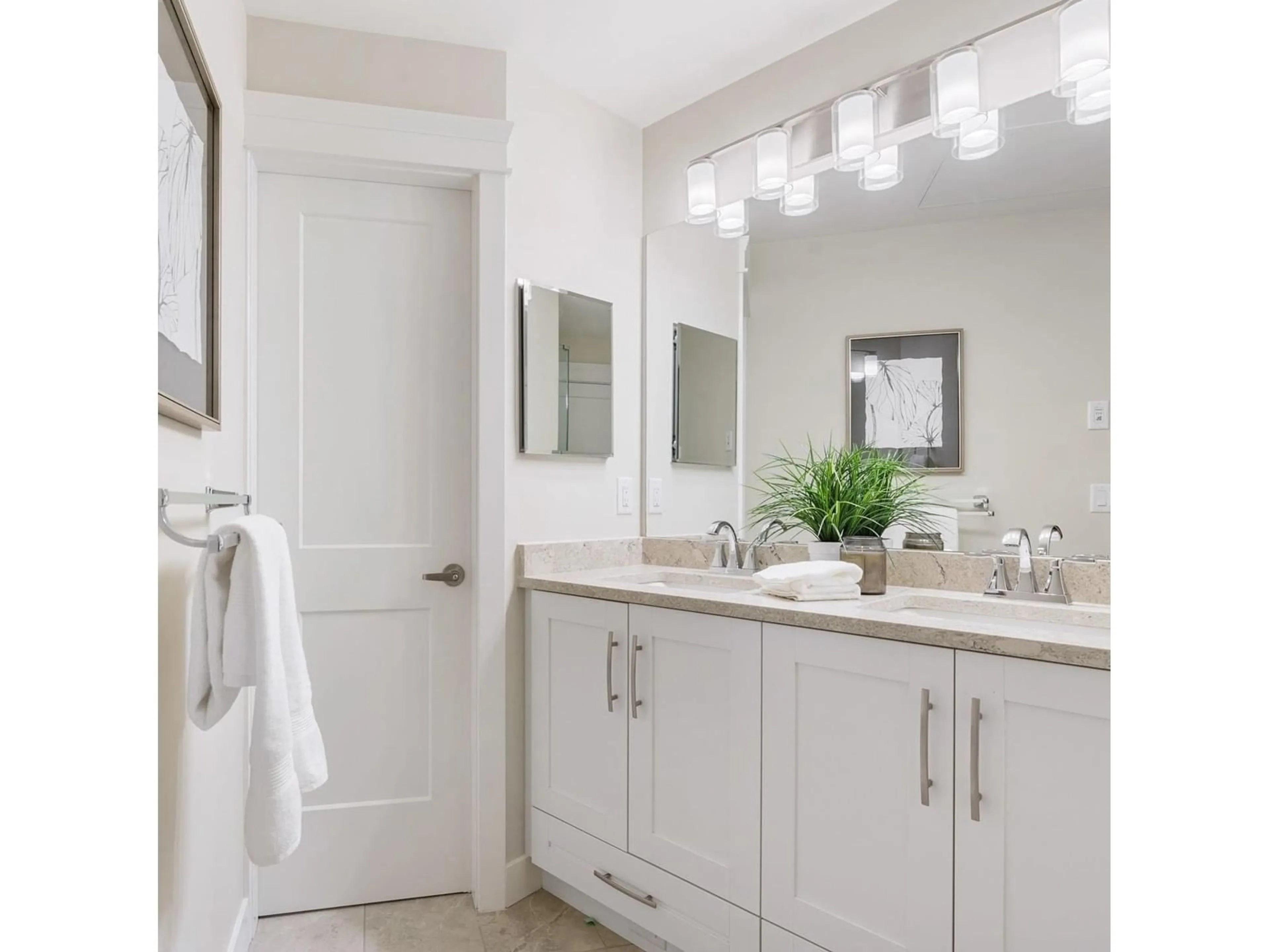 Contemporary bathroom, ceramic/tile floor for 414 - 20932 83, Langley British Columbia V2Y2C4