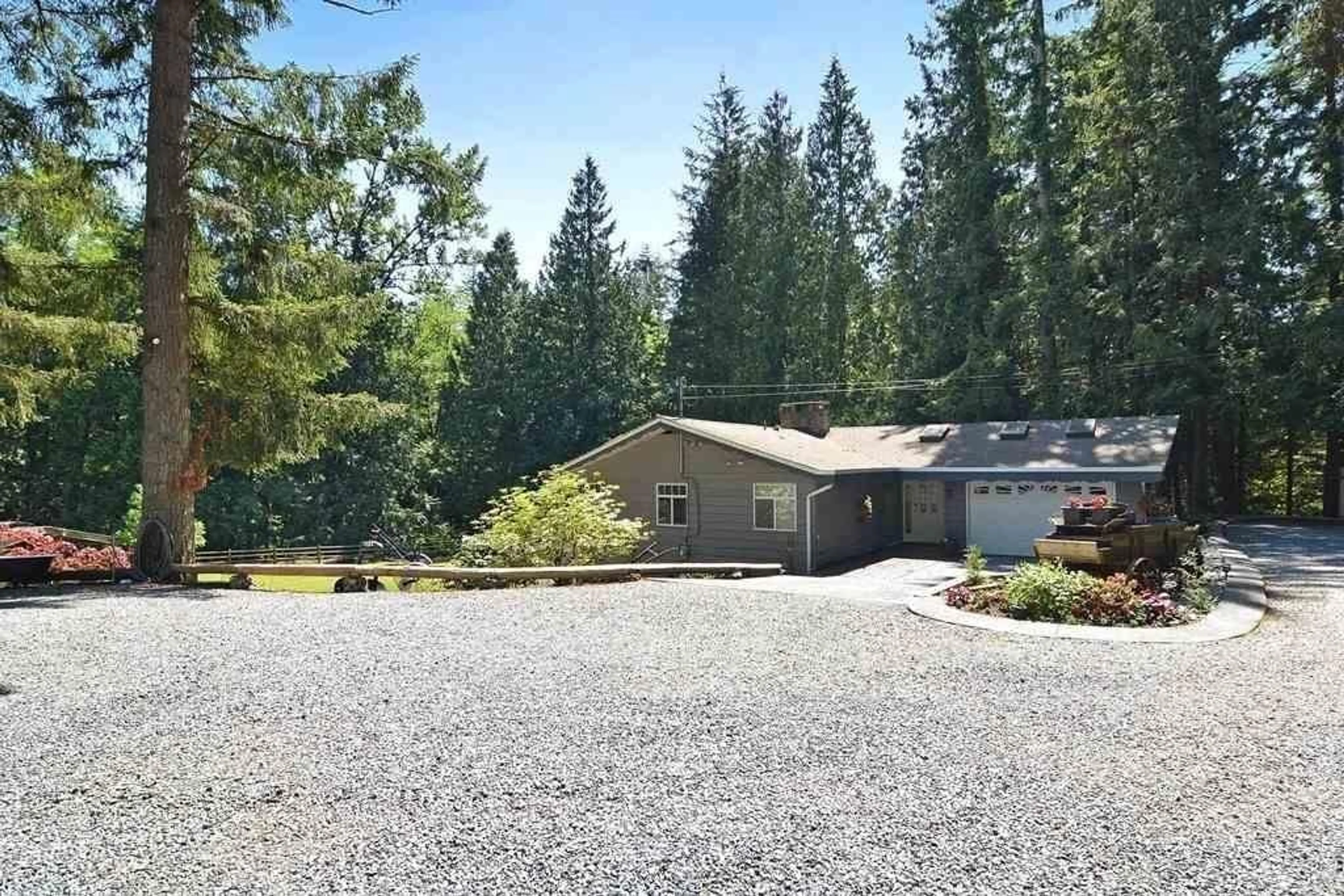 A pic from outside/outdoor area/front of a property/back of a property/a pic from drone, unknown for 3870 216, Langley British Columbia V3A8P2