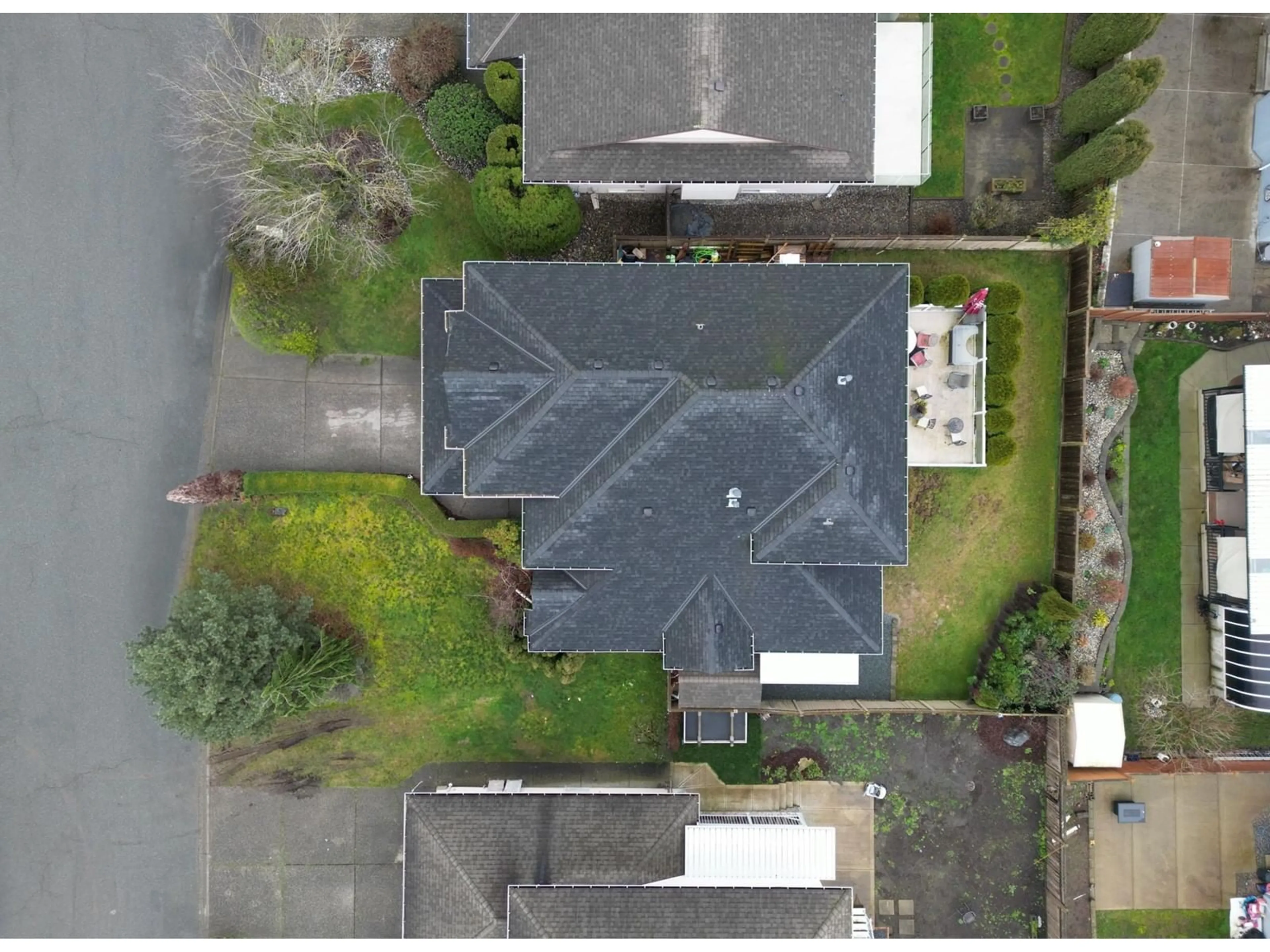 A pic from outside/outdoor area/front of a property/back of a property/a pic from drone, street for 31466 JEAN COURT, Abbotsford British Columbia V2T5N9