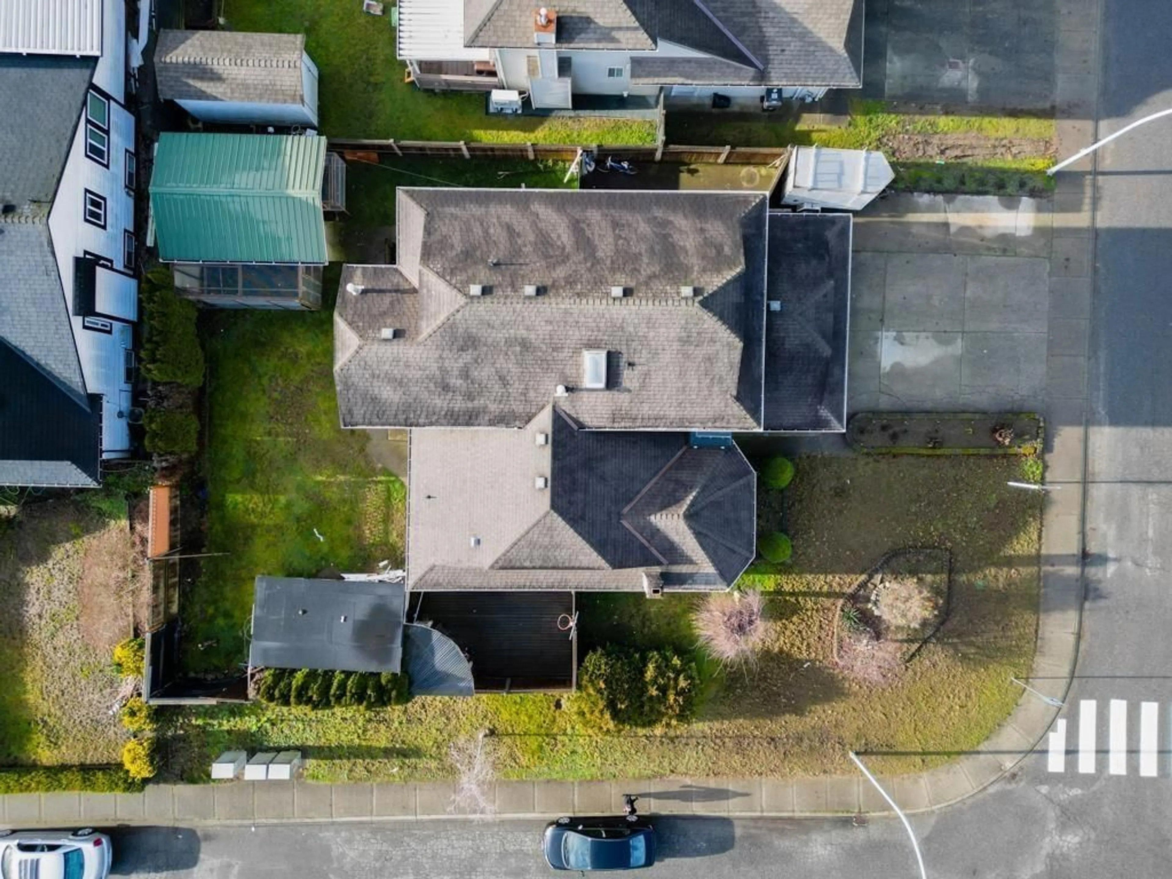 A pic from outside/outdoor area/front of a property/back of a property/a pic from drone, street for 32066 SORRENTO AVENUE, Abbotsford British Columbia V2T5B7