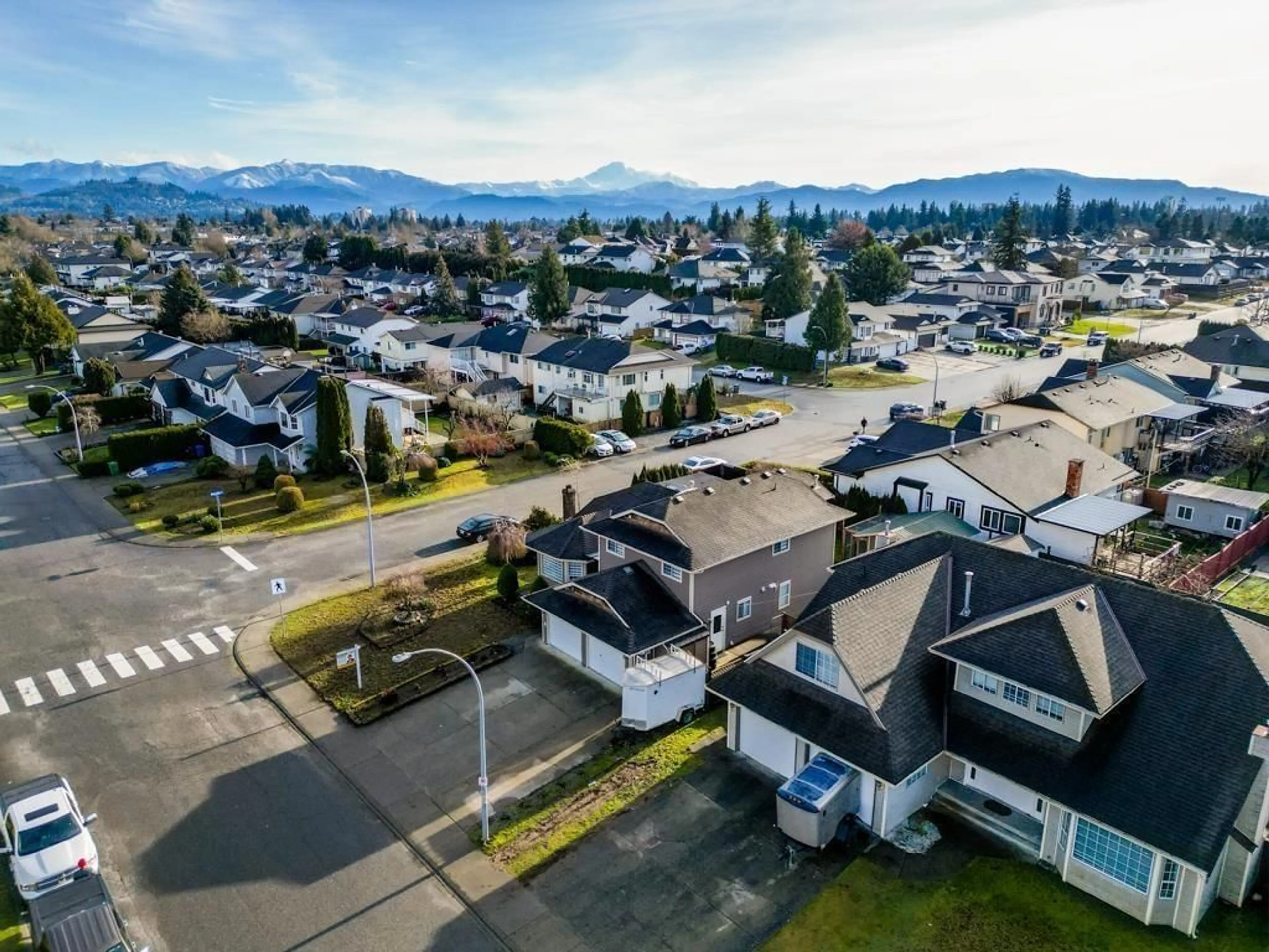 A pic from outside/outdoor area/front of a property/back of a property/a pic from drone, mountain view for 32066 SORRENTO AVENUE, Abbotsford British Columbia V2T5B7