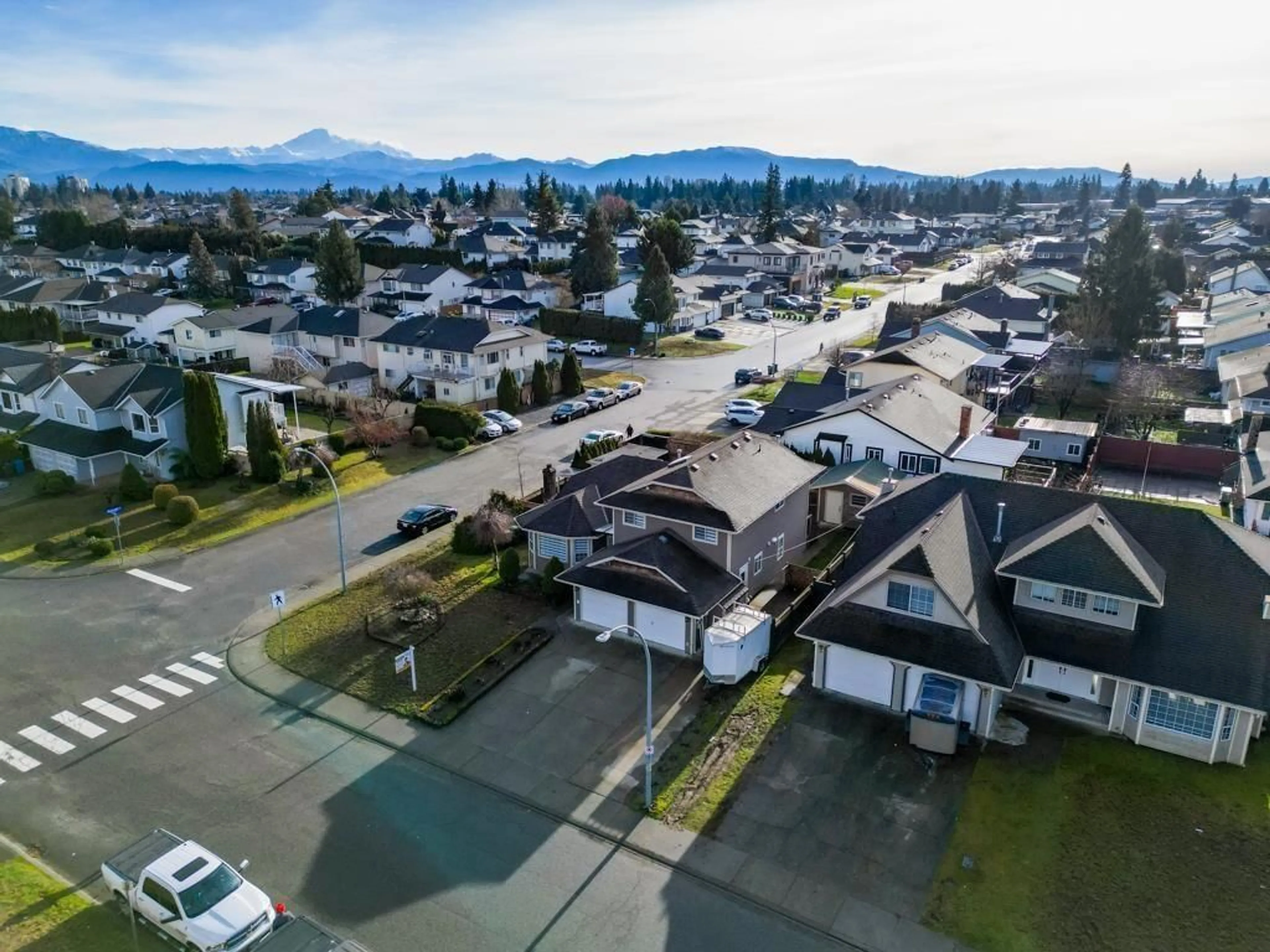 A pic from outside/outdoor area/front of a property/back of a property/a pic from drone, mountain view for 32066 SORRENTO AVENUE, Abbotsford British Columbia V2T5B7