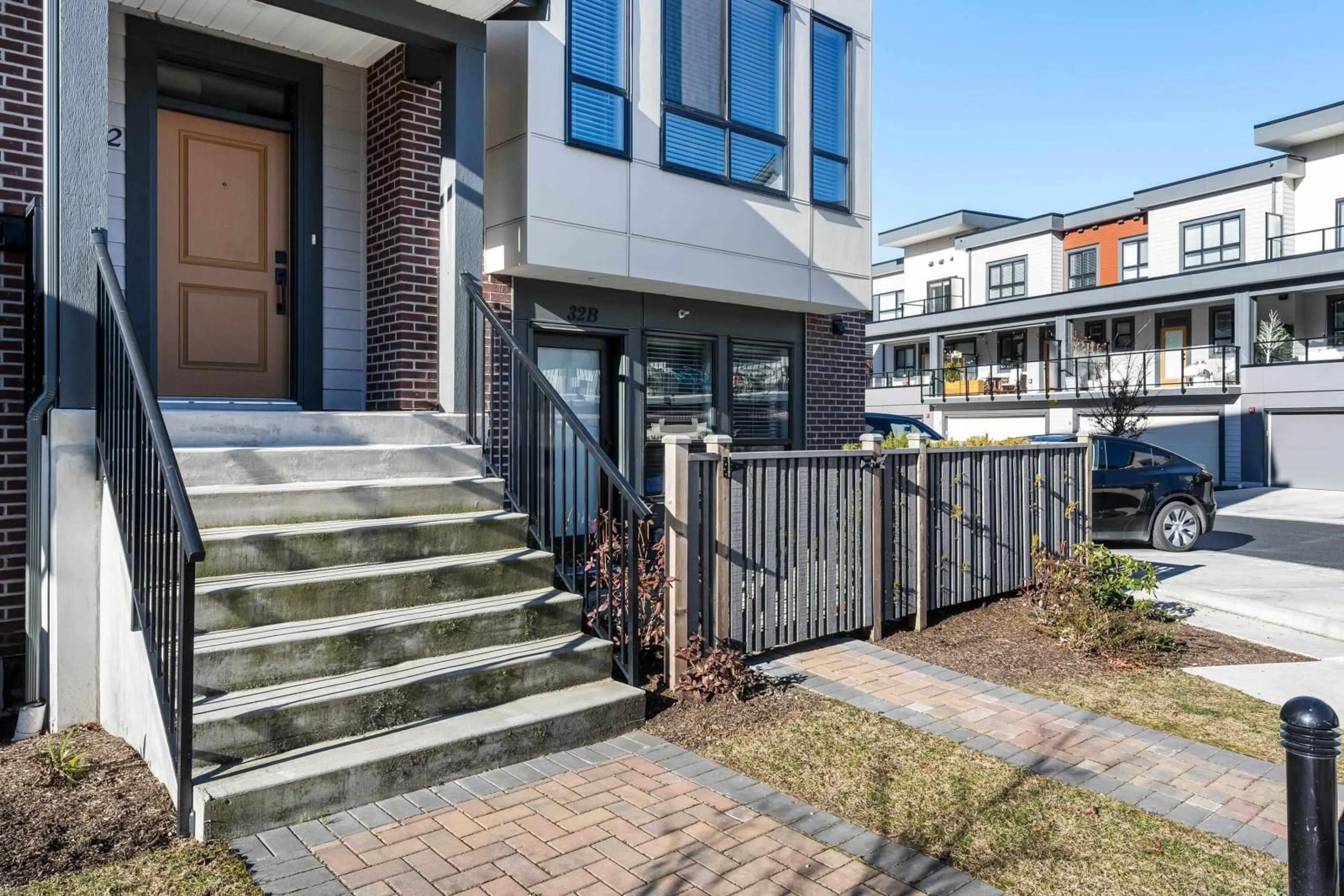 Home with brick exterior material, street for 32 45500 CAMPUS DRIVE|Garrison Crossing, Chilliwack British Columbia V2R6E9