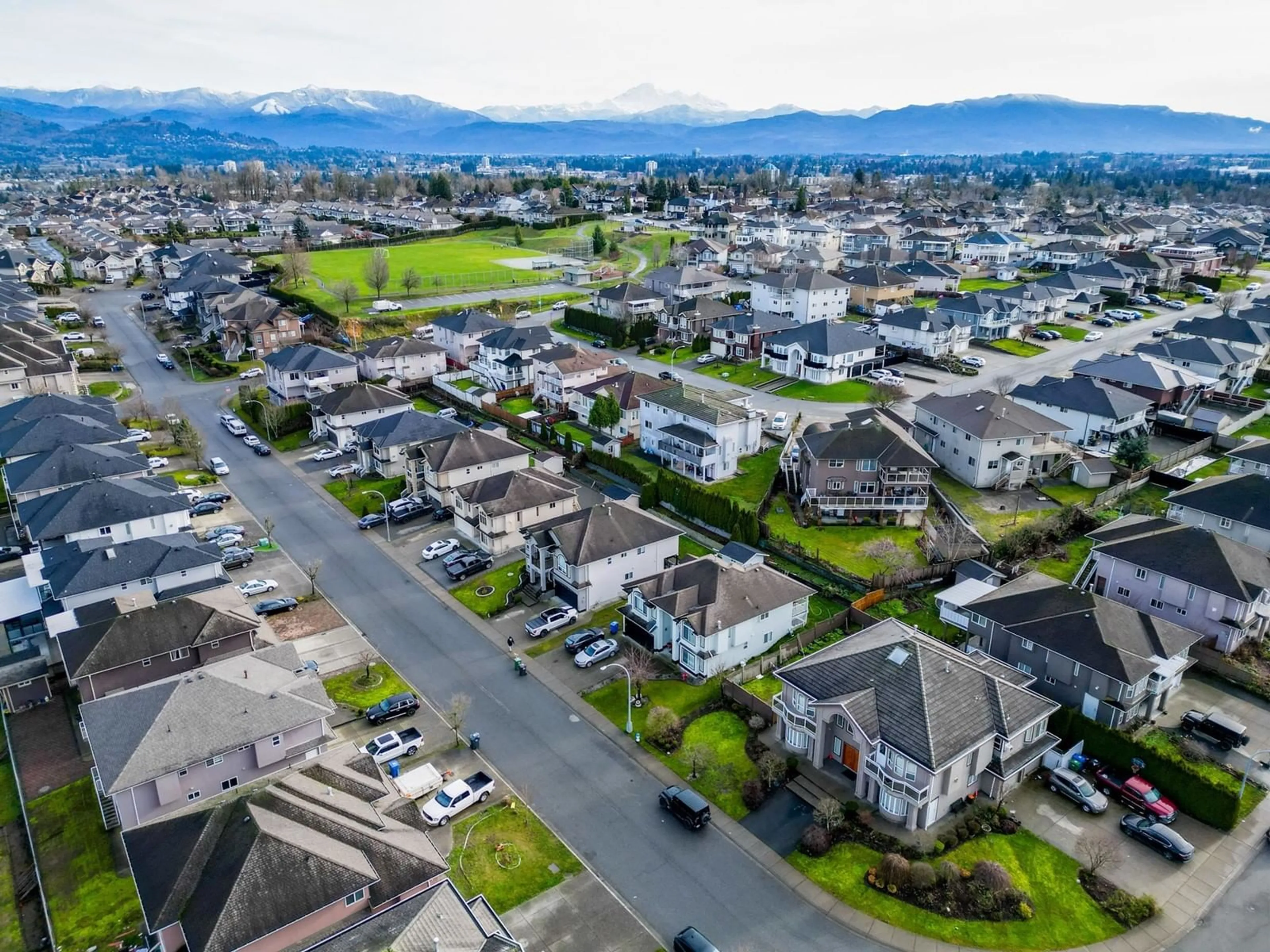 A pic from outside/outdoor area/front of a property/back of a property/a pic from drone, mountain view for 31344 RIDGEVIEW DRIVE, Abbotsford British Columbia V2T6B3