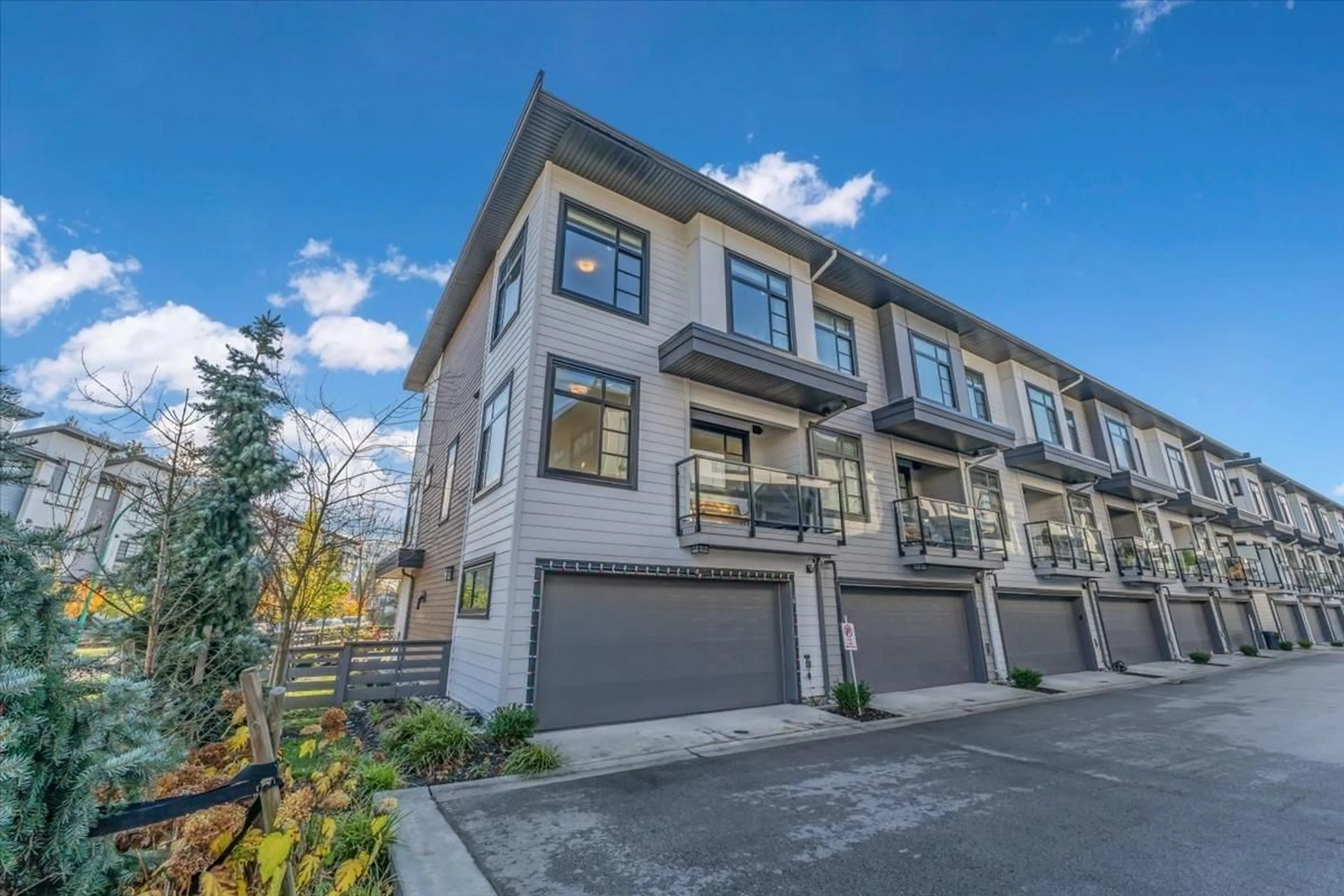 Unknown for 30 7127 193A STREET, Surrey British Columbia V4N6V9