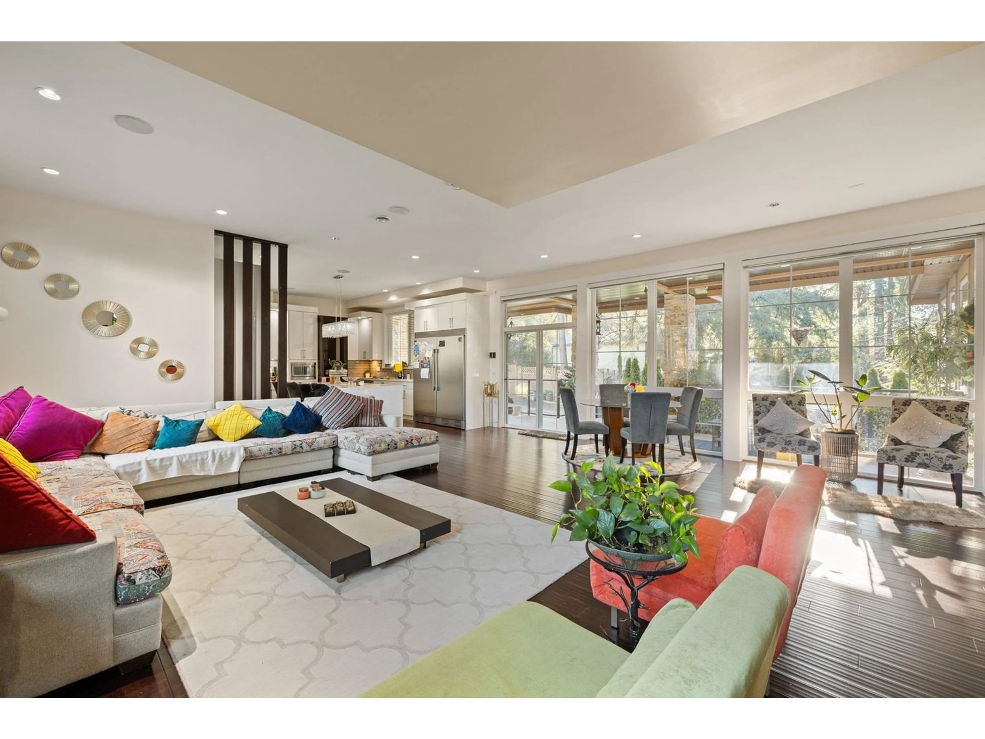Living room with furniture, ceramic/tile floor for 2504 140, Surrey British Columbia V4P2C6
