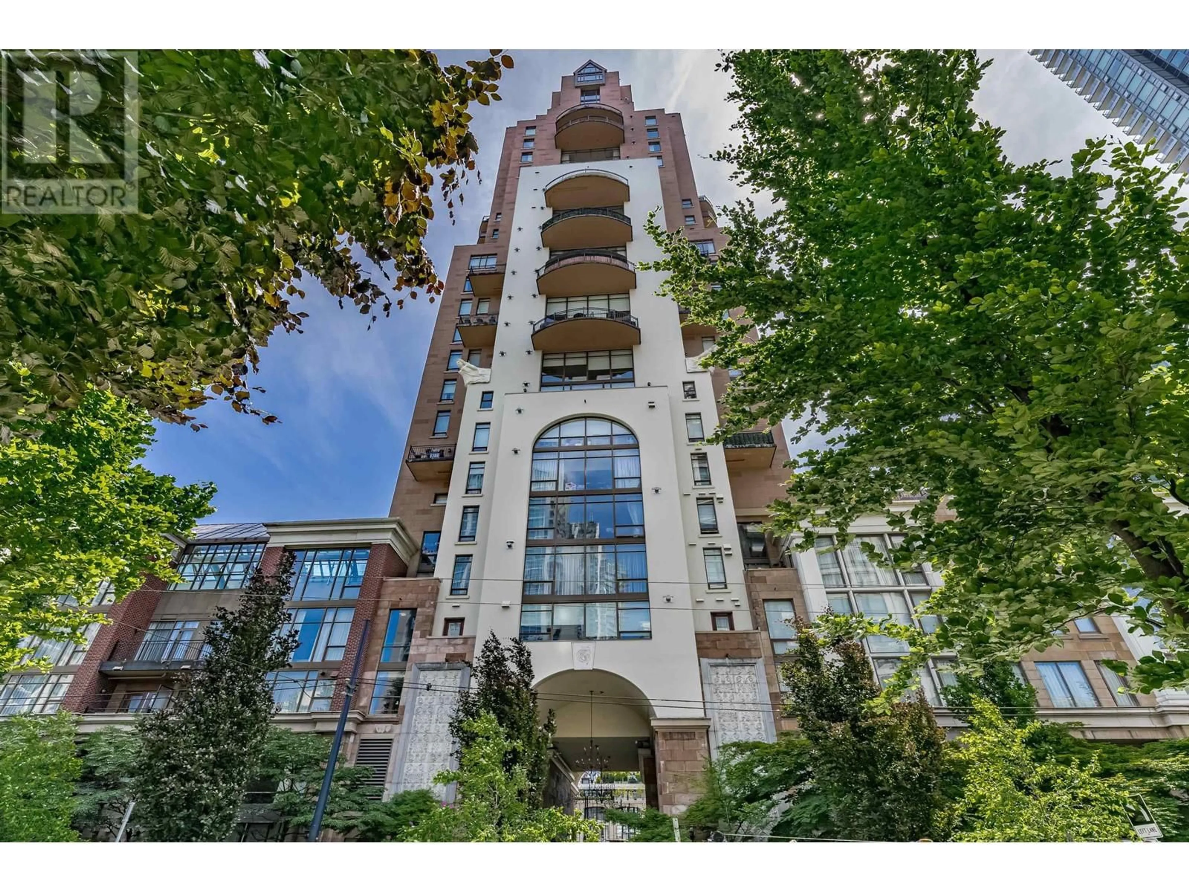 Indoor foyer for 801 1280 RICHARDS STREET, Vancouver British Columbia V6B1S2