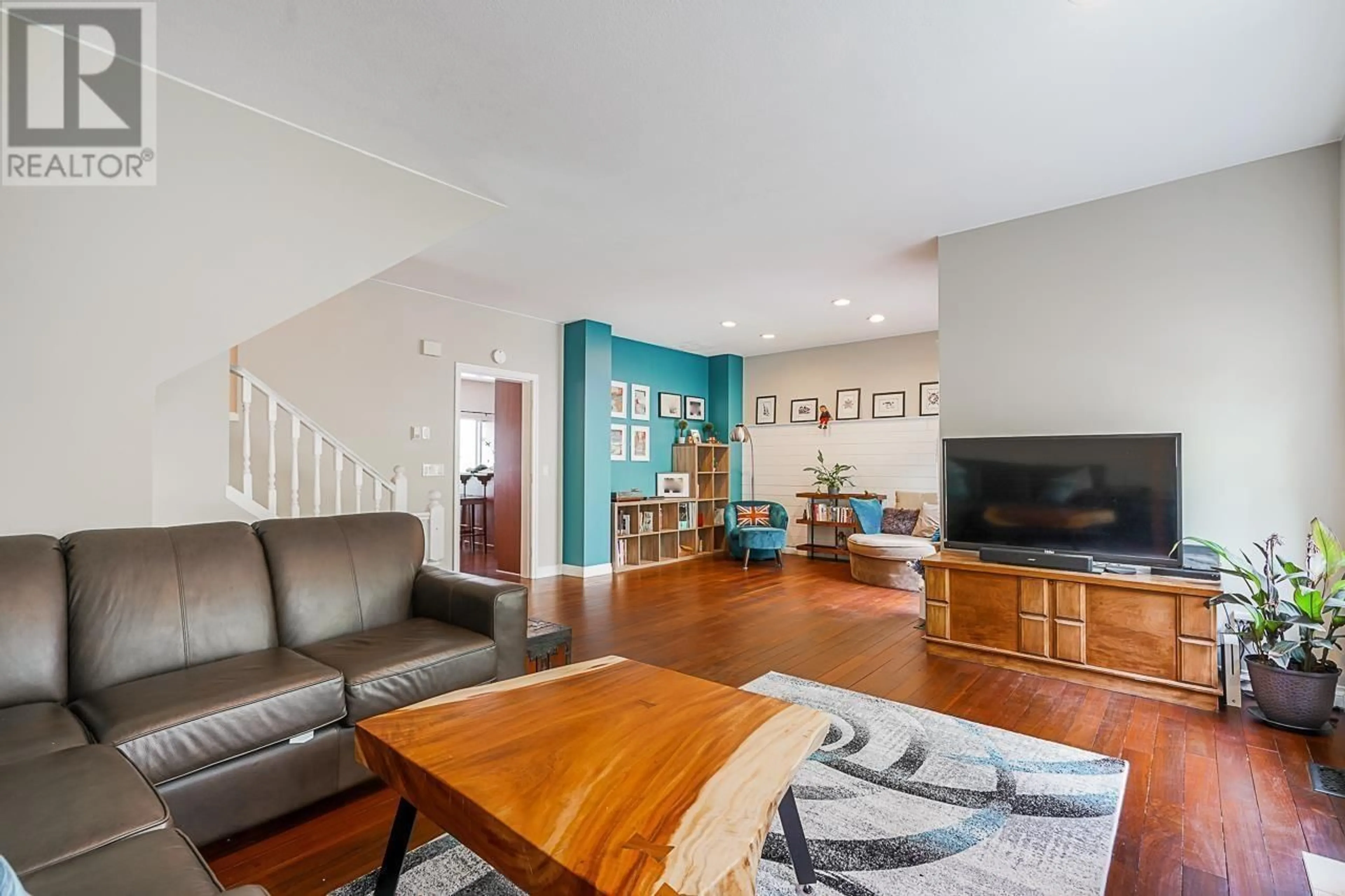 Living room with furniture, wood/laminate floor for 28 2951 PANORAMA DRIVE, Coquitlam British Columbia V3E2W3