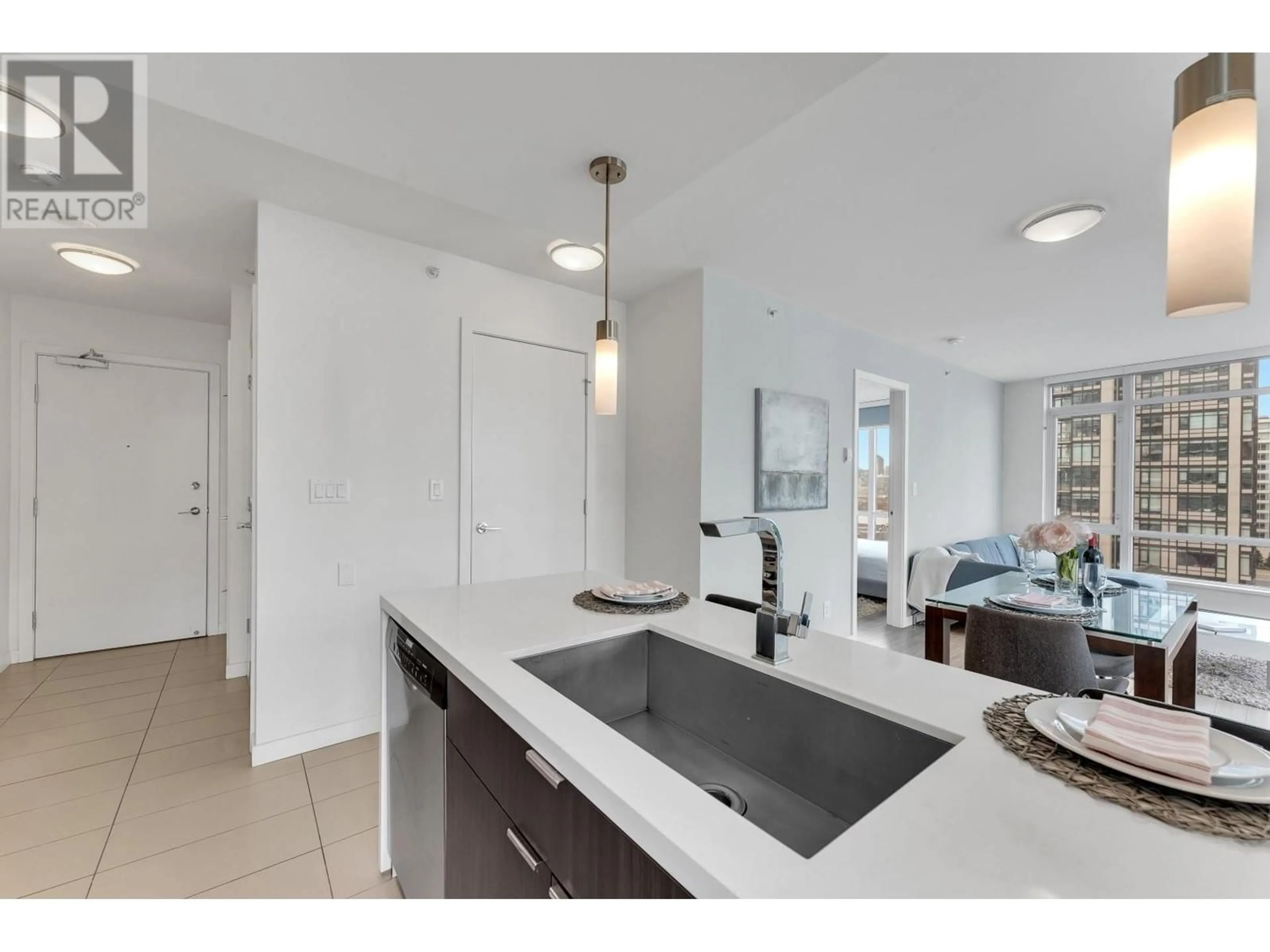 Open concept kitchen, unknown for 802 1775 QUEBEC STREET, Vancouver British Columbia V5T0E3