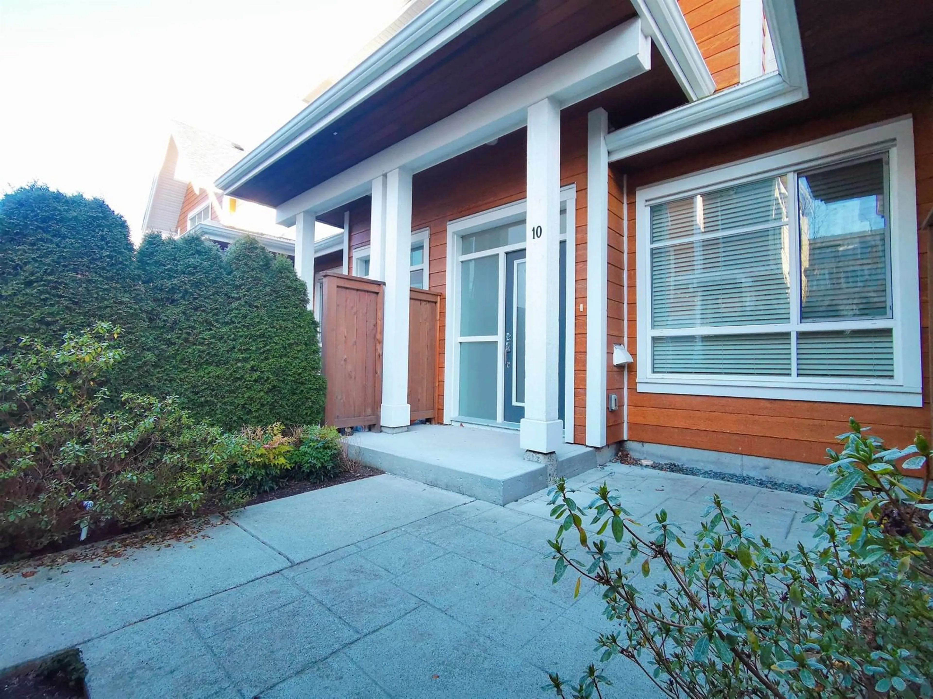 Unknown for 10 2978 159 STREET, Surrey British Columbia V3Z0R1