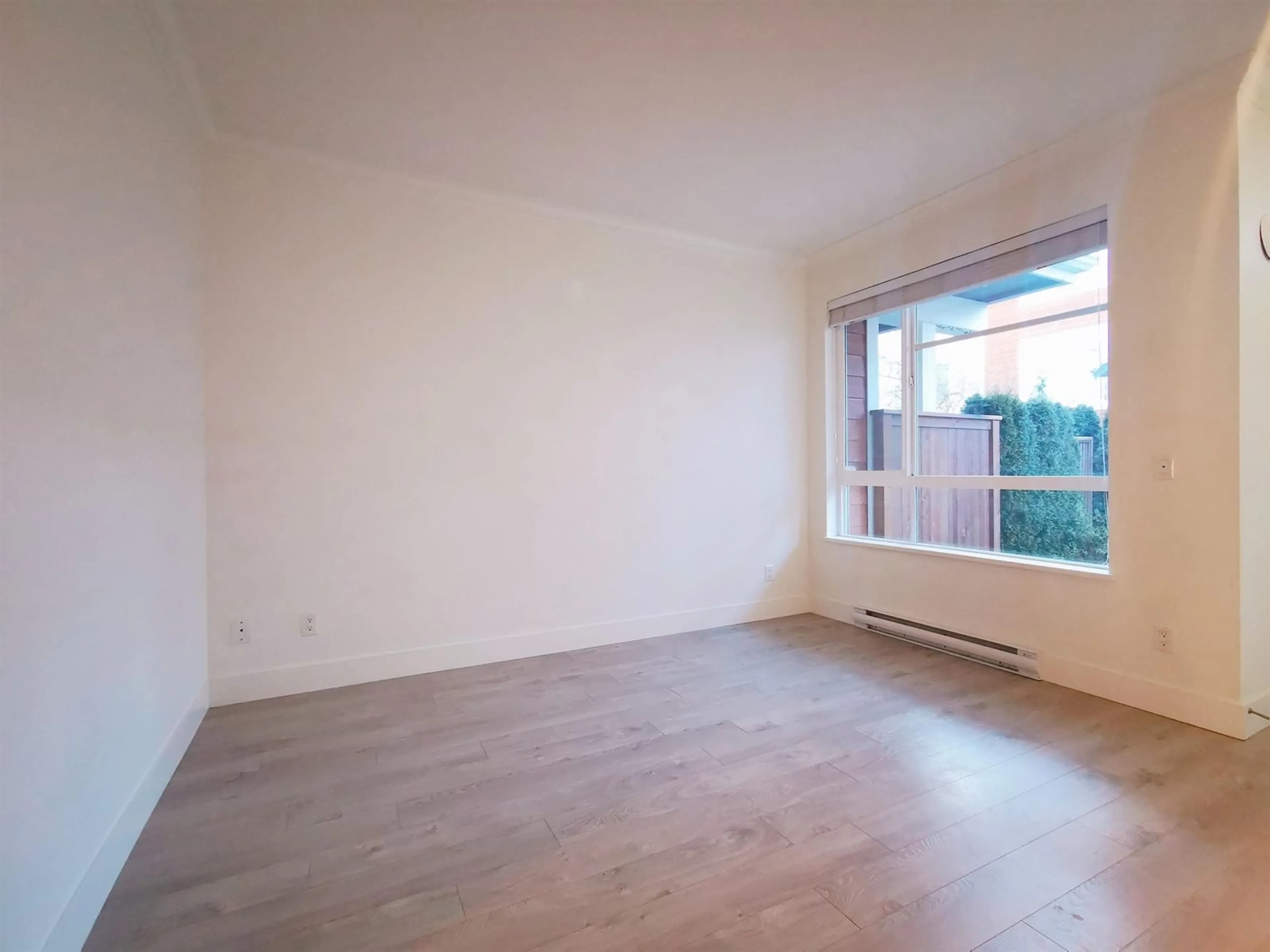 A pic of a room for 10 2978 159 STREET, Surrey British Columbia V3Z0R1