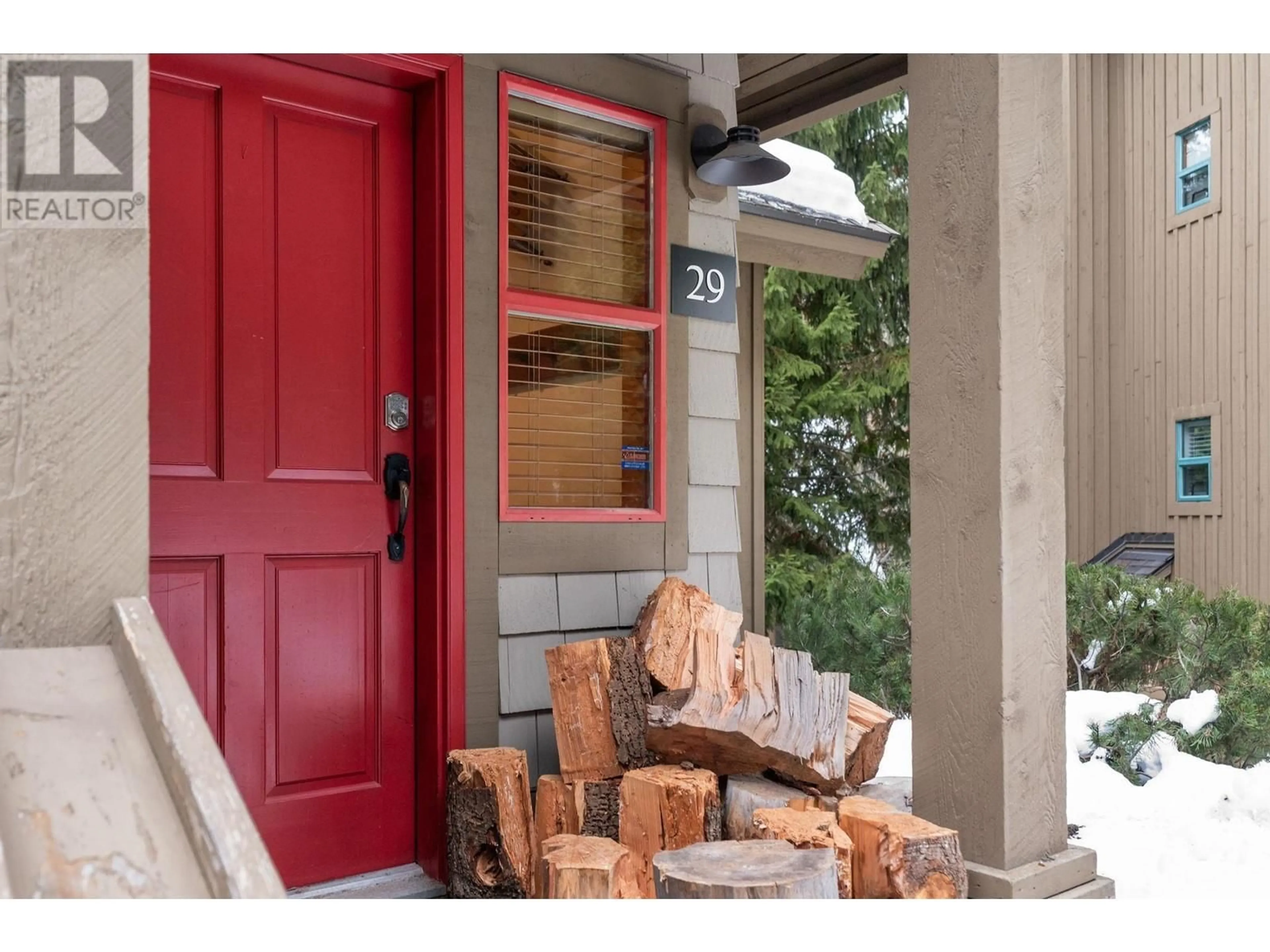 Indoor entryway for 29 - 4652 BLACKCOMB WAY, Whistler British Columbia V0N1B4