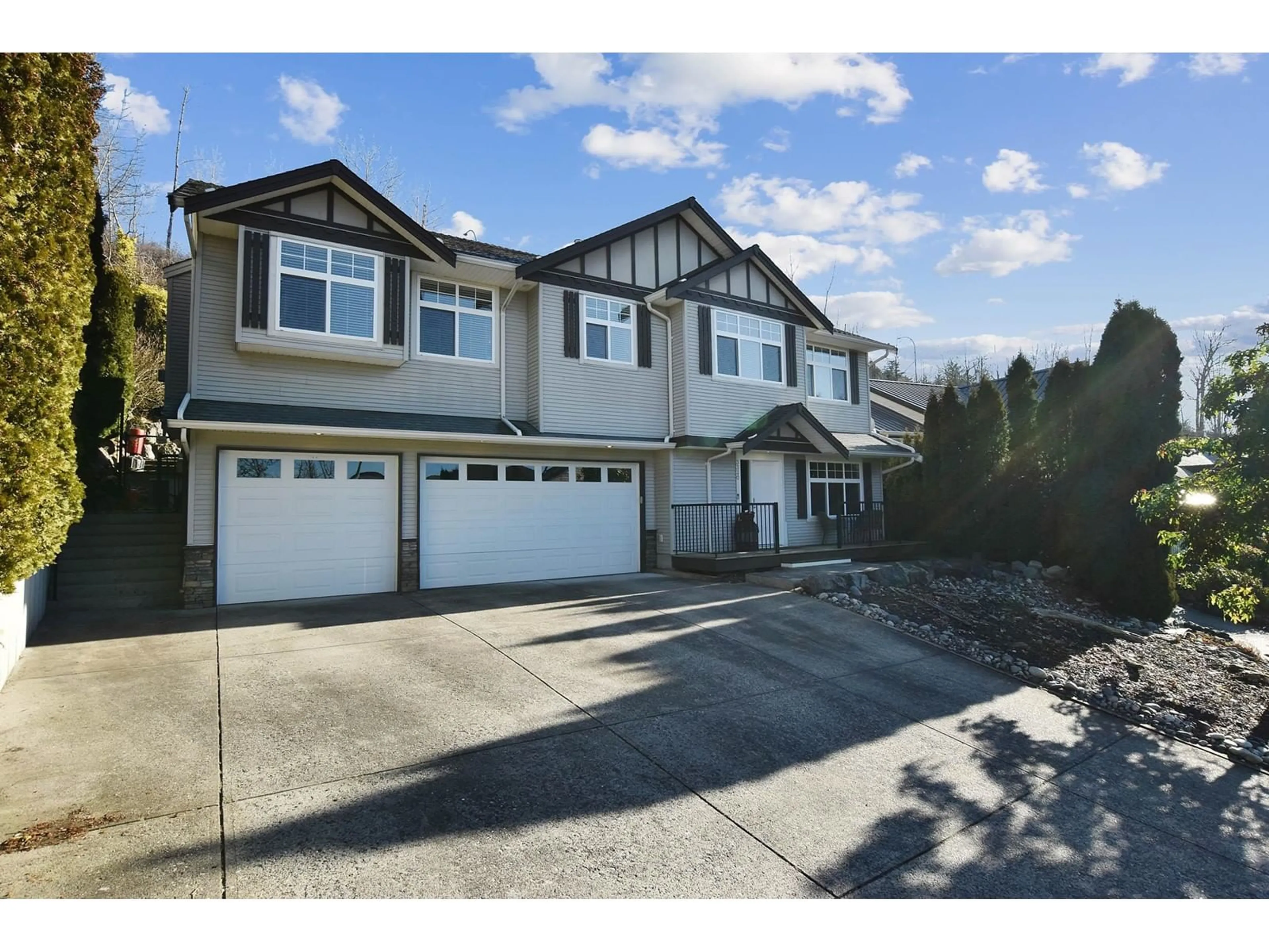 Home with vinyl exterior material, street for 3330 GOLDSTREAM DRIVE, Abbotsford British Columbia V3G3B7