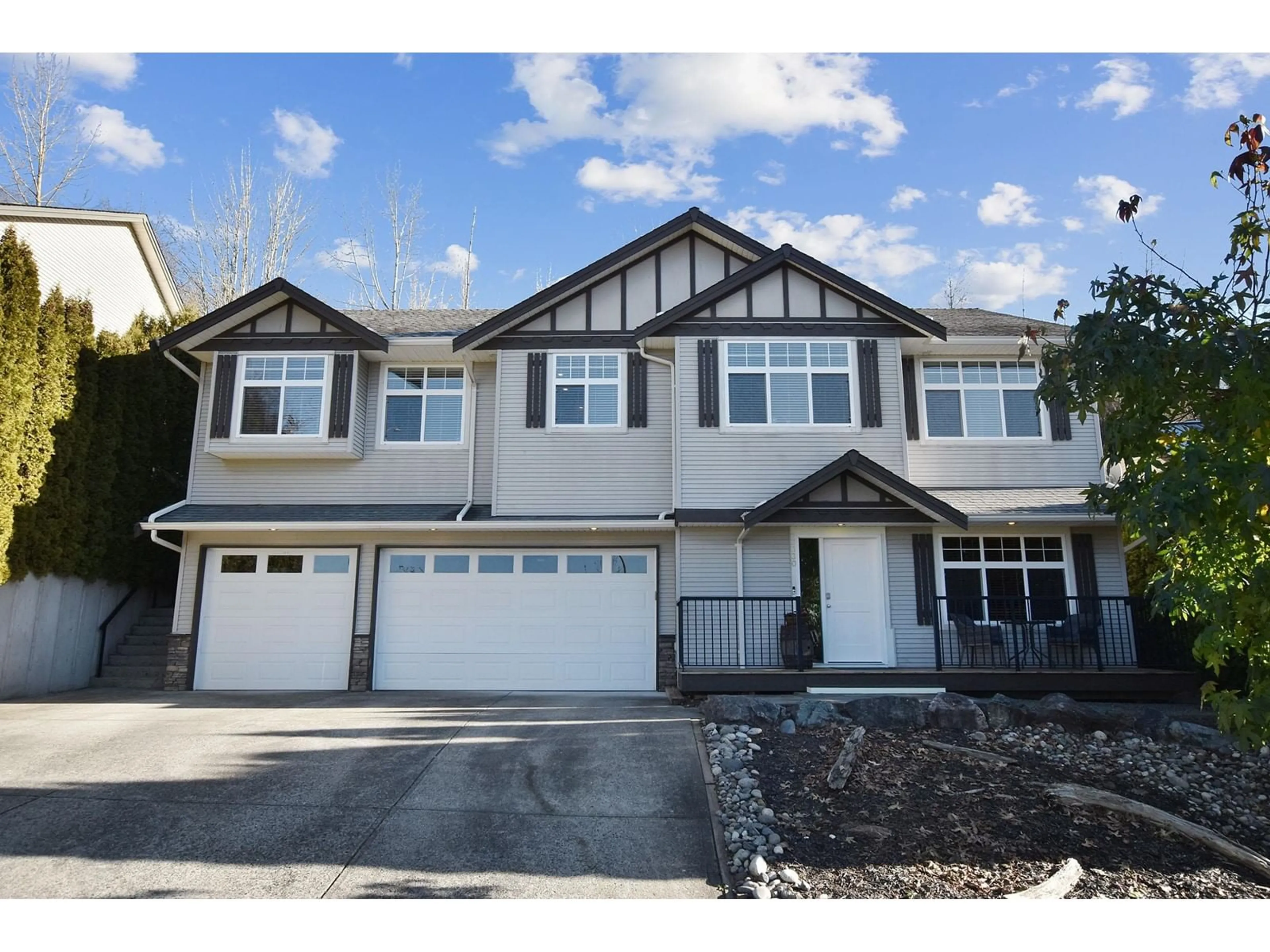 Home with vinyl exterior material, street for 3330 GOLDSTREAM DRIVE, Abbotsford British Columbia V3G3B7