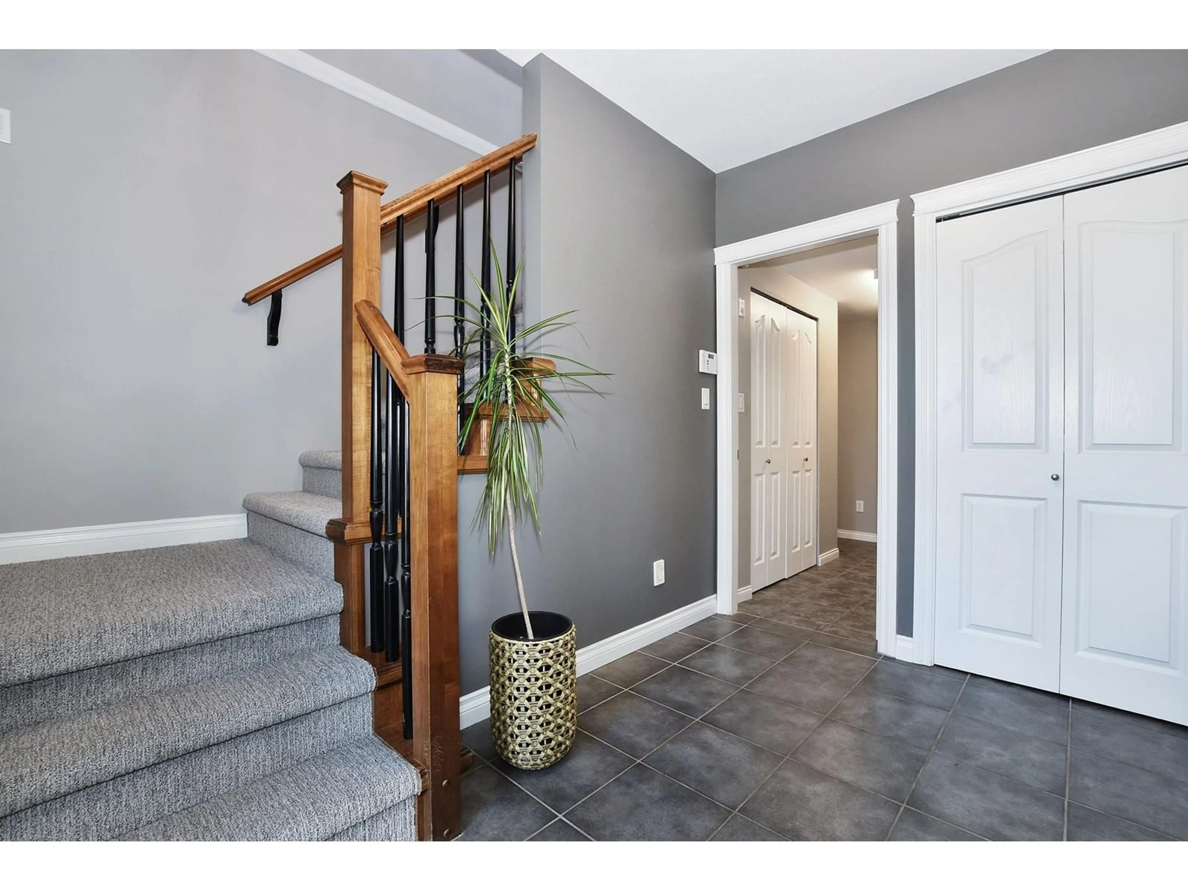 Indoor entryway for 3330 GOLDSTREAM DRIVE, Abbotsford British Columbia V3G3B7