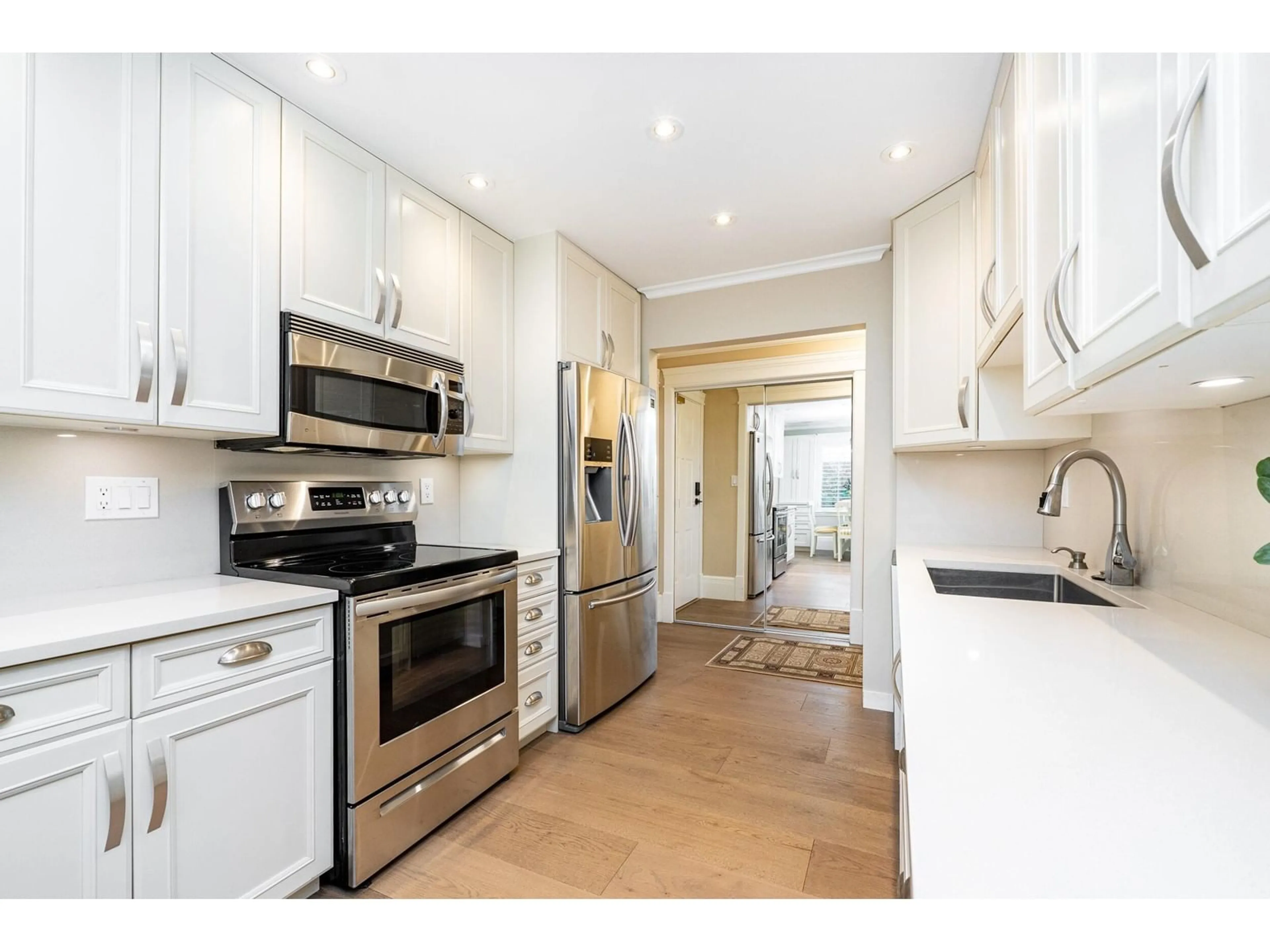 Open concept kitchen, unknown for 403 1280 FIR STREET, White Rock British Columbia V4B3V6