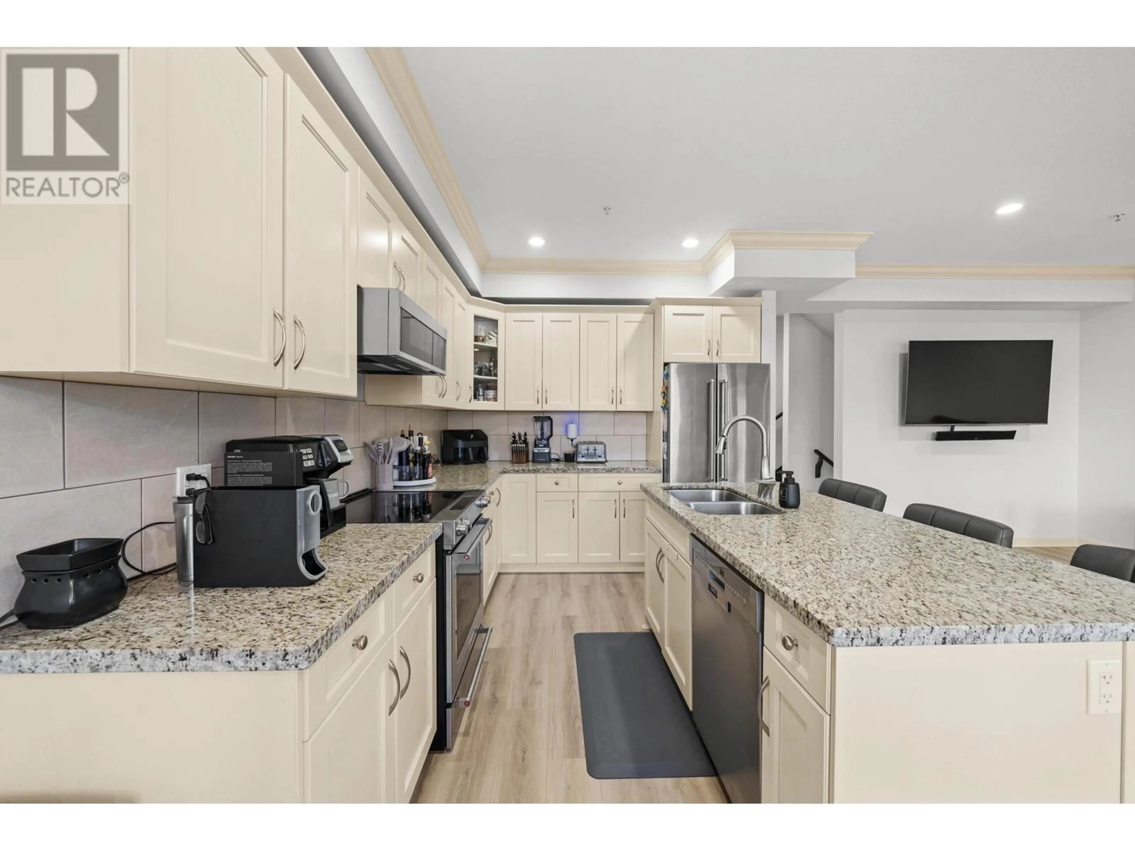 Open concept kitchen, ceramic/tile floor for 15 - 13771 232A STREET, Maple Ridge British Columbia V4R0C5