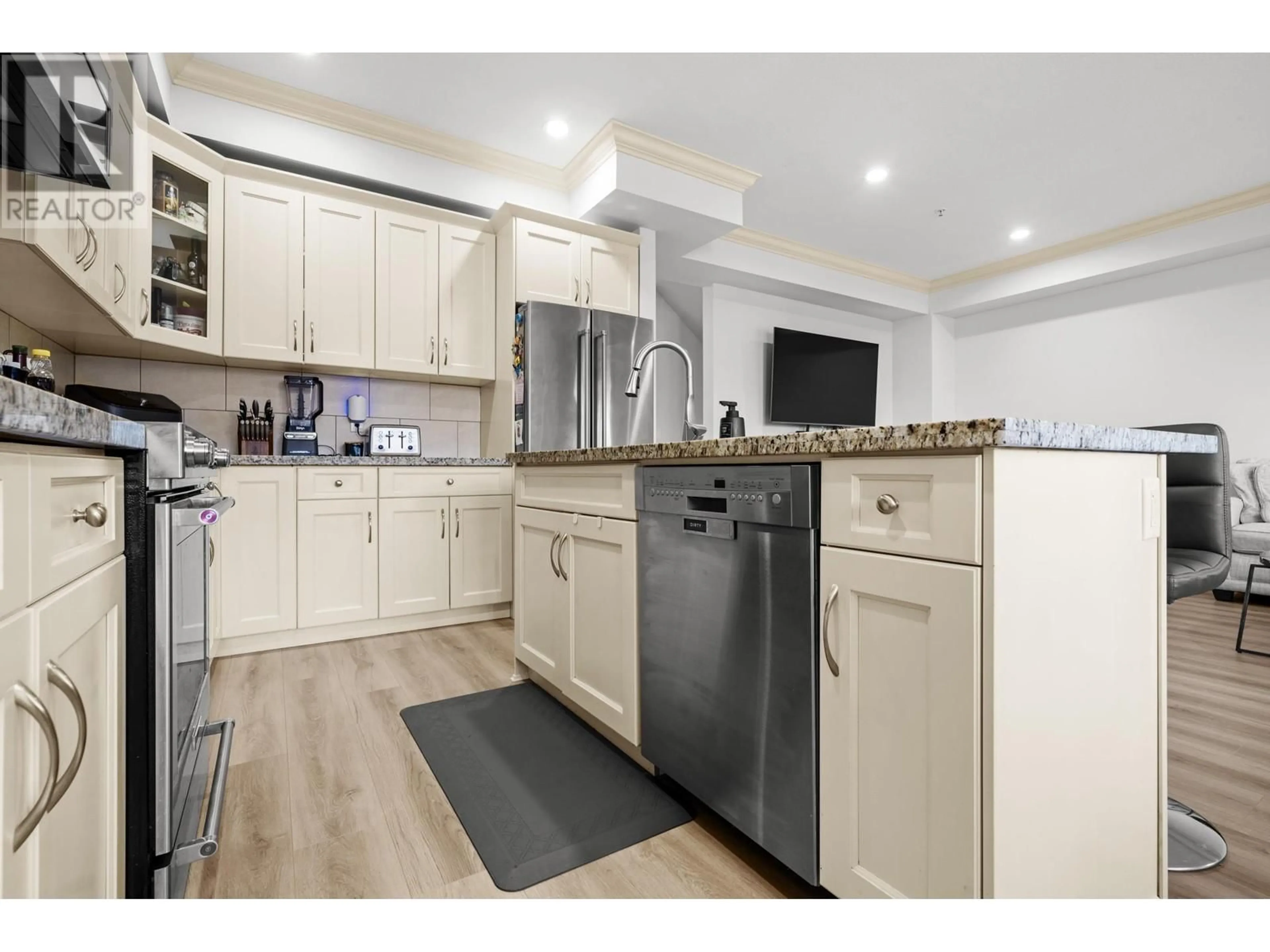 Open concept kitchen, unknown for 15 - 13771 232A STREET, Maple Ridge British Columbia V4R0C5