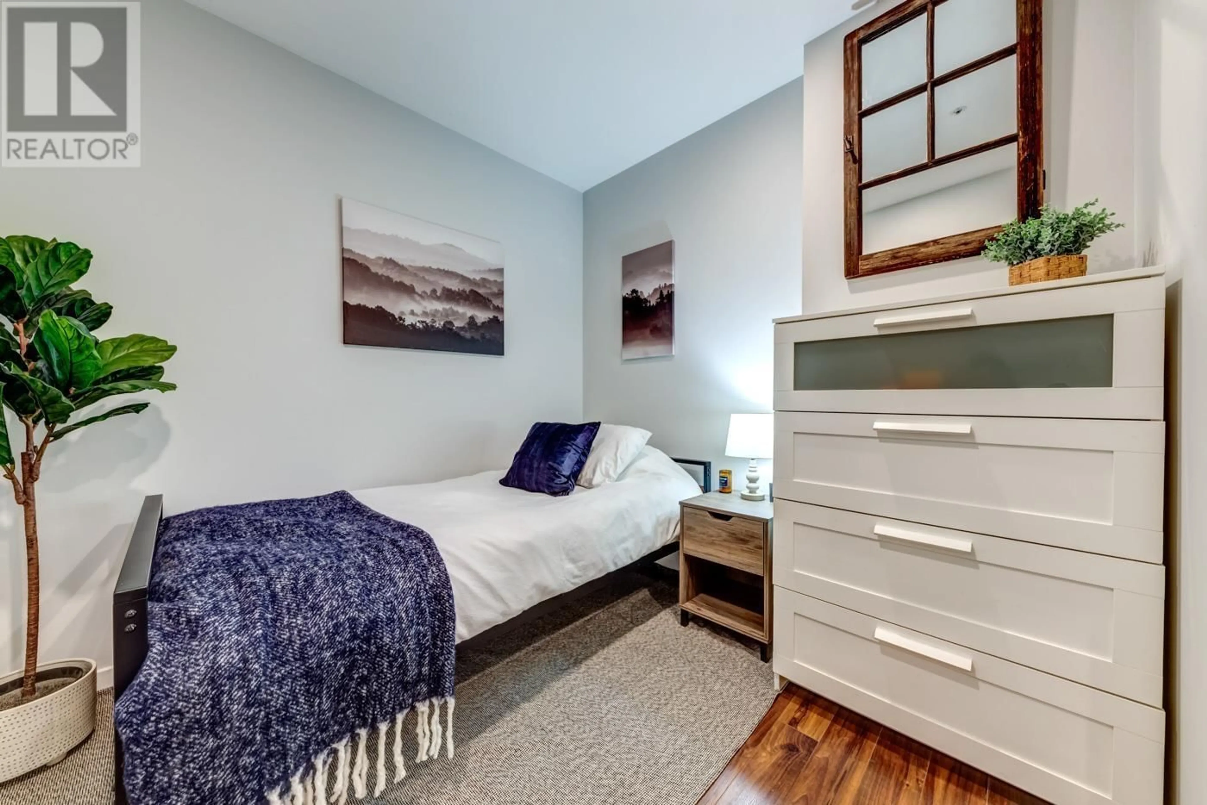 Bedroom with bed, wood/laminate floor for 809 555 ABBOTT STREET, Vancouver British Columbia V6B6B8