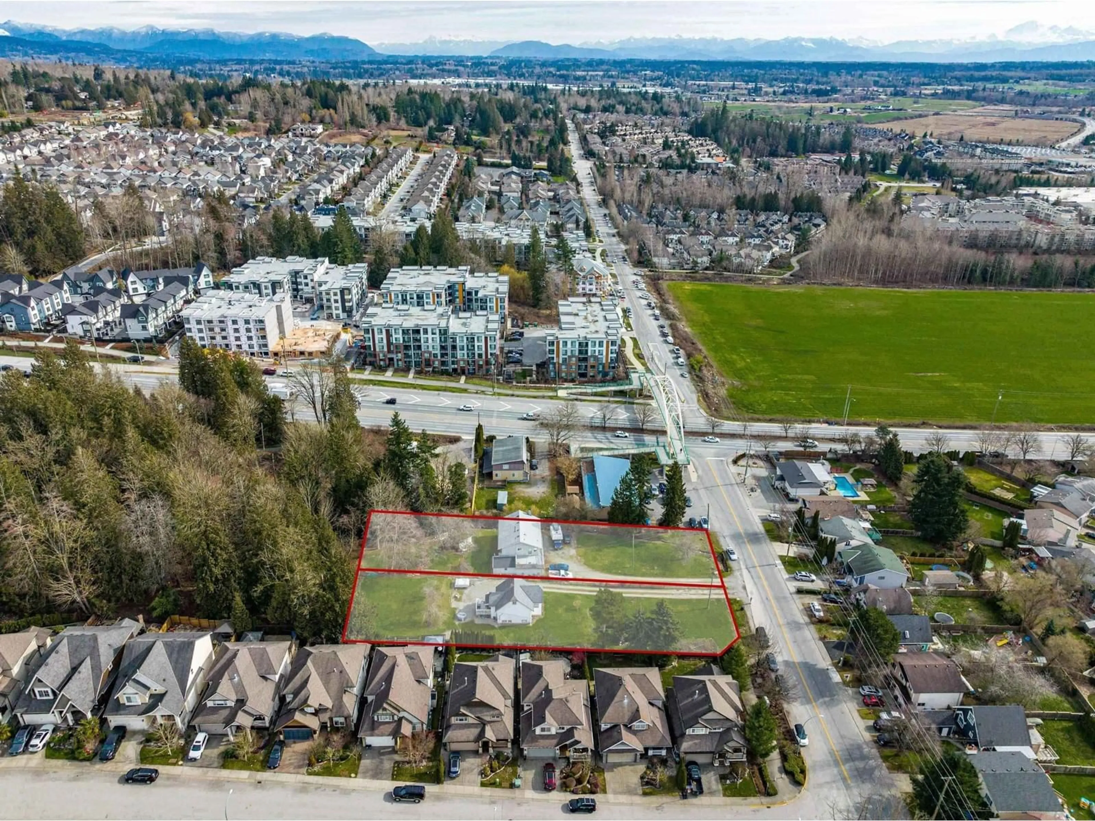 A pic from outside/outdoor area/front of a property/back of a property/a pic from drone, mountain view for 19983 68 AVENUE, Langley British Columbia V2Y2W5