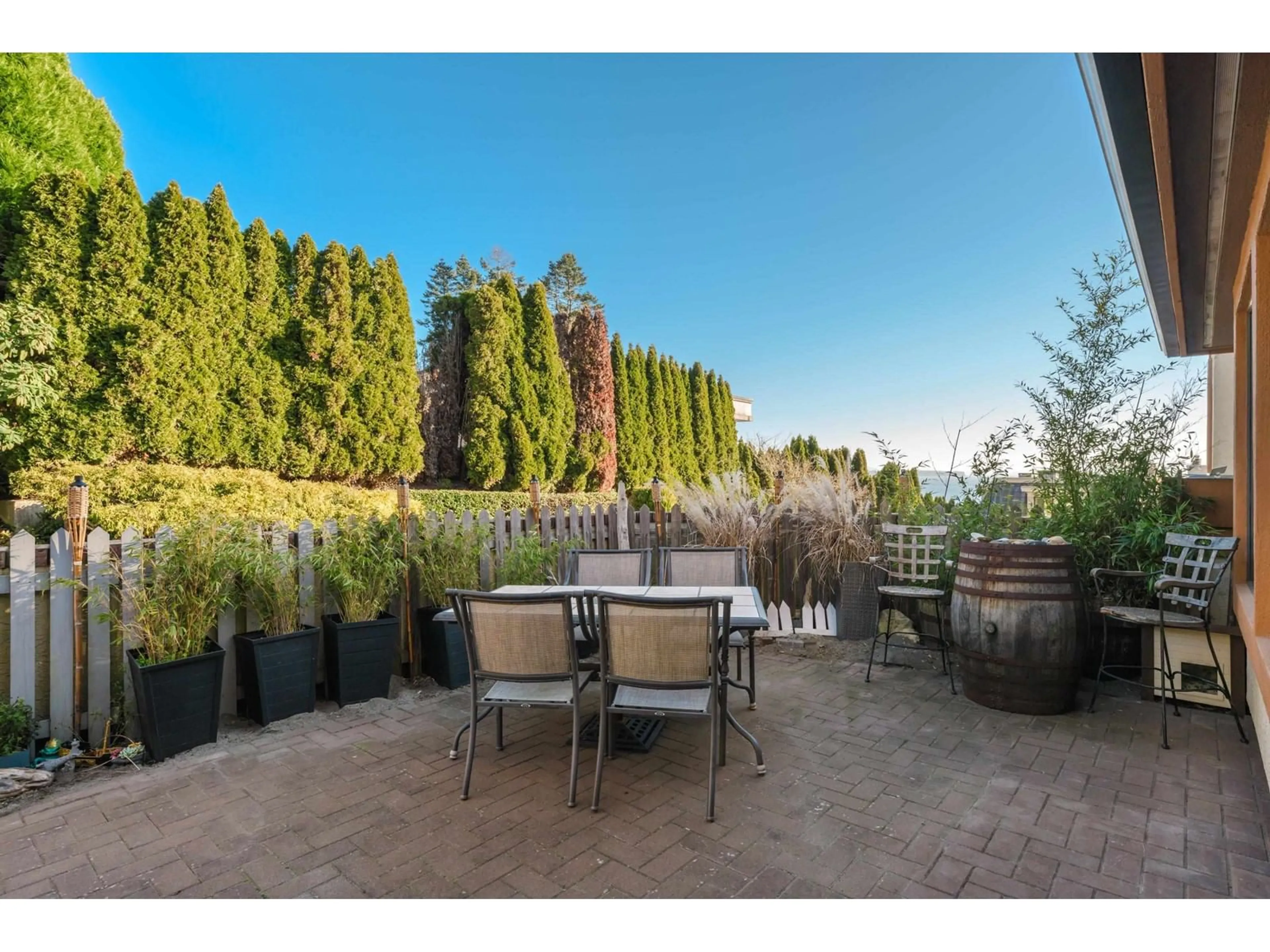 Patio, unknown for 1311 133A STREET, Surrey British Columbia V4A4C4