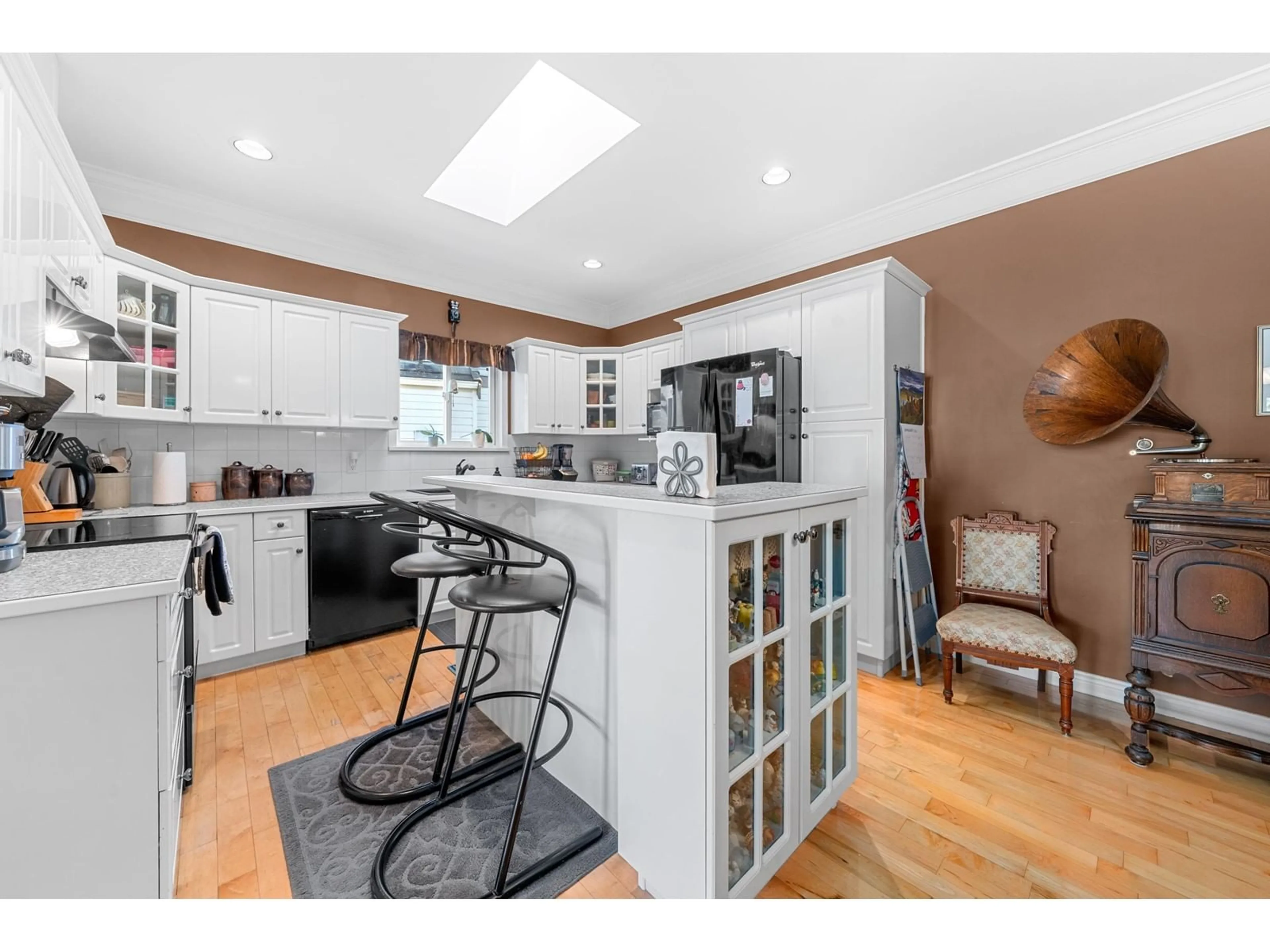 Open concept kitchen, unknown for 21055 85A AVENUE, Langley British Columbia V1M2L4