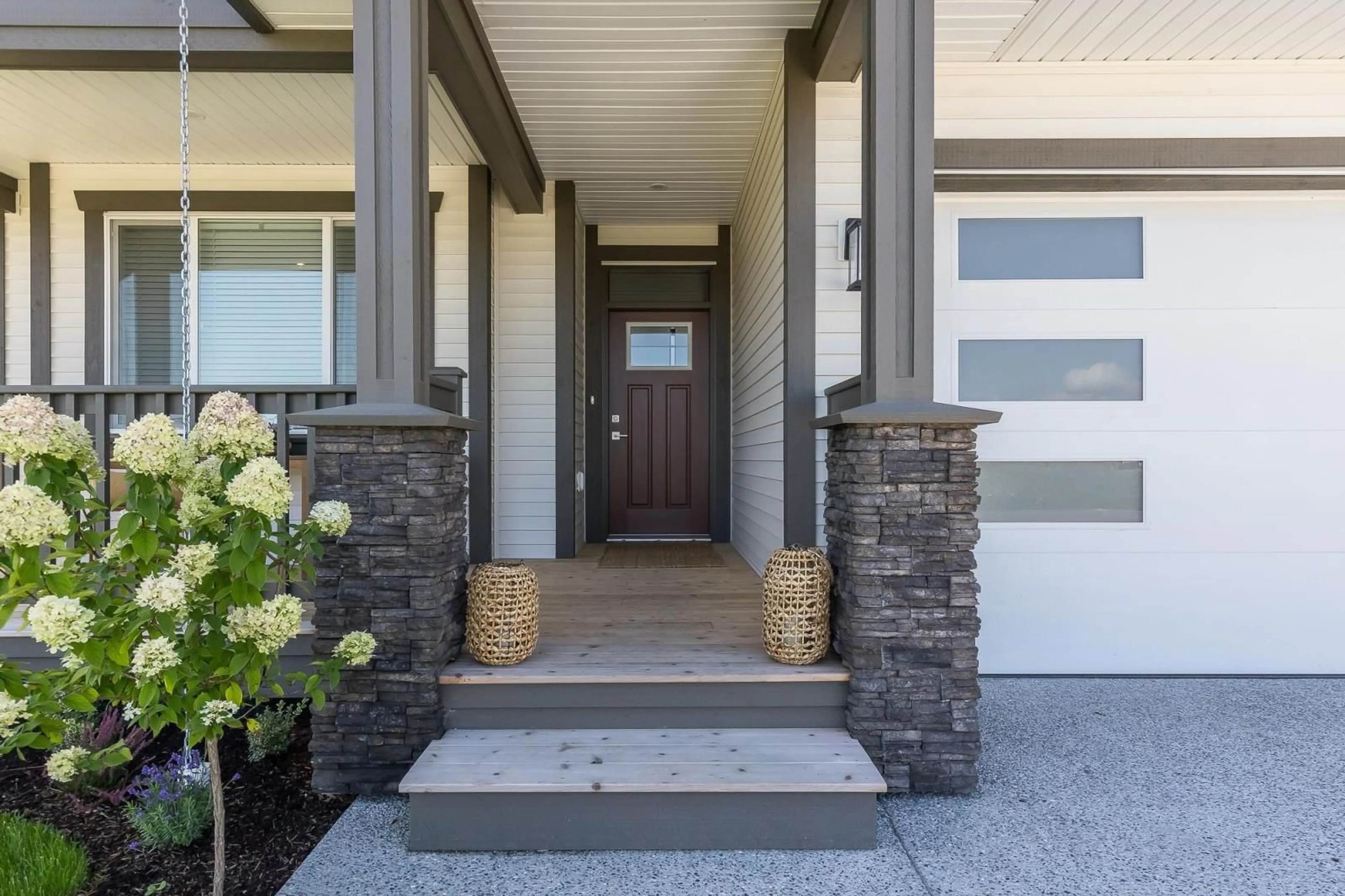 Indoor entryway for 81 - 6211 CHILLIWACK RIVER ROAD, Chilliwack British Columbia V2R6A7