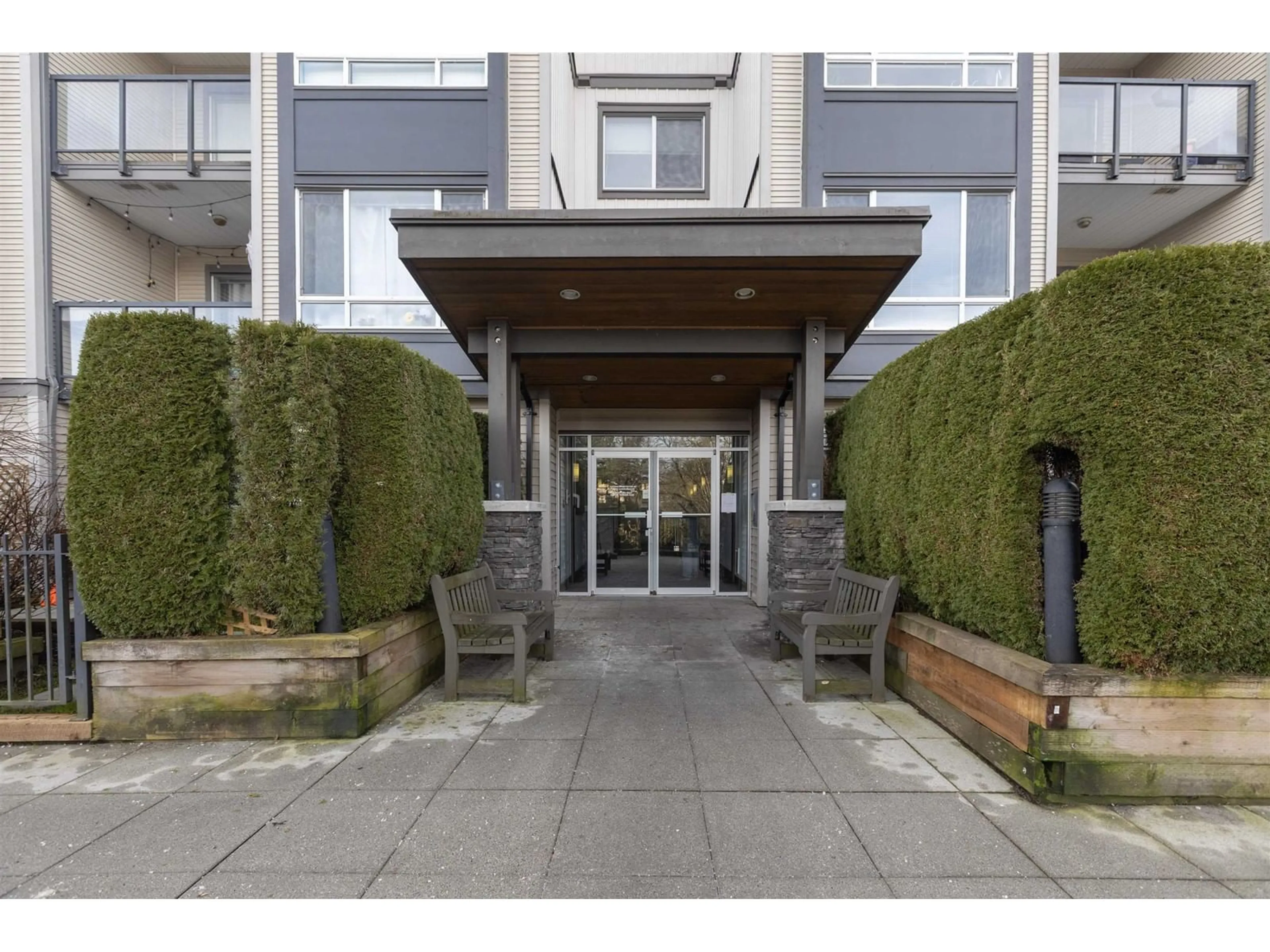 Indoor foyer for 112 2943 NELSON PLACE, Abbotsford British Columbia V2S0C8