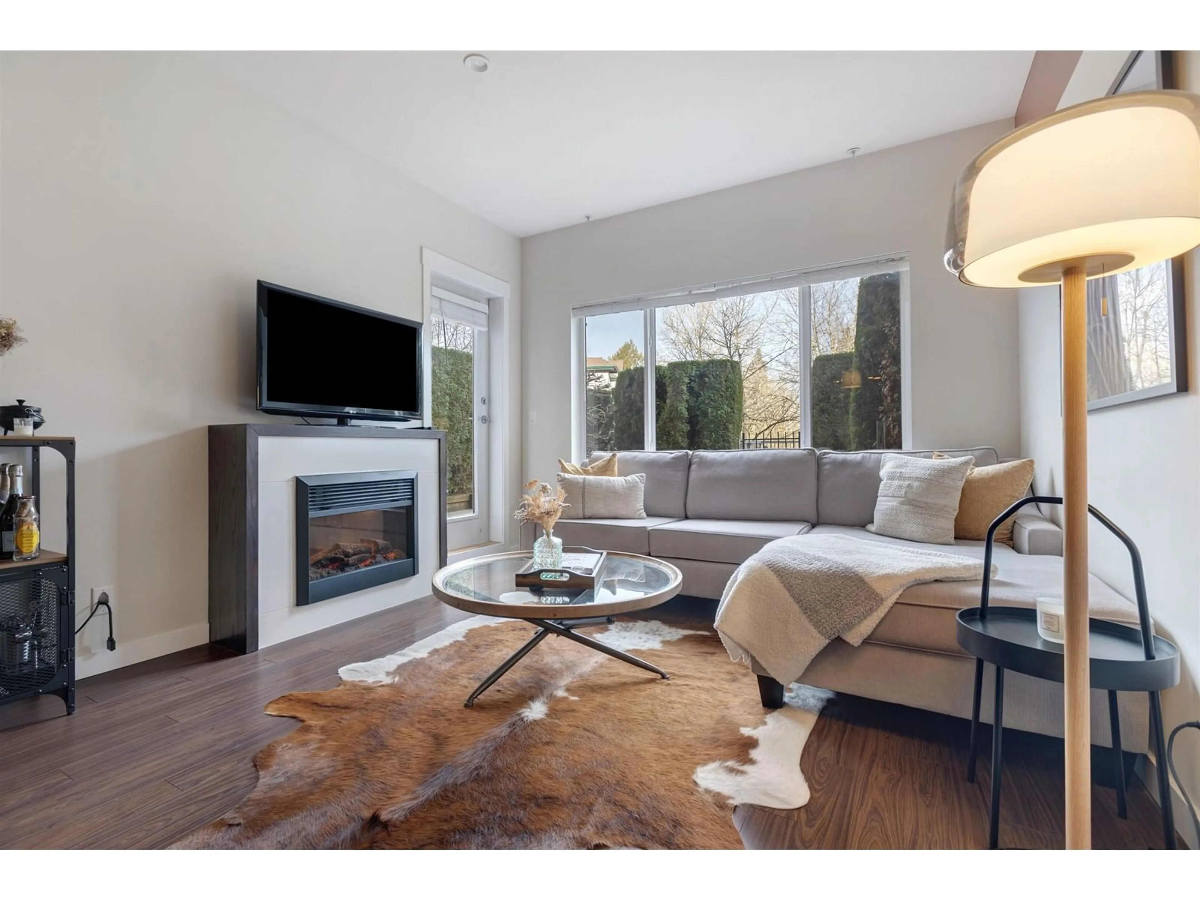 Living room with furniture, wood/laminate floor for 112 2943 NELSON PLACE, Abbotsford British Columbia V2S0C8