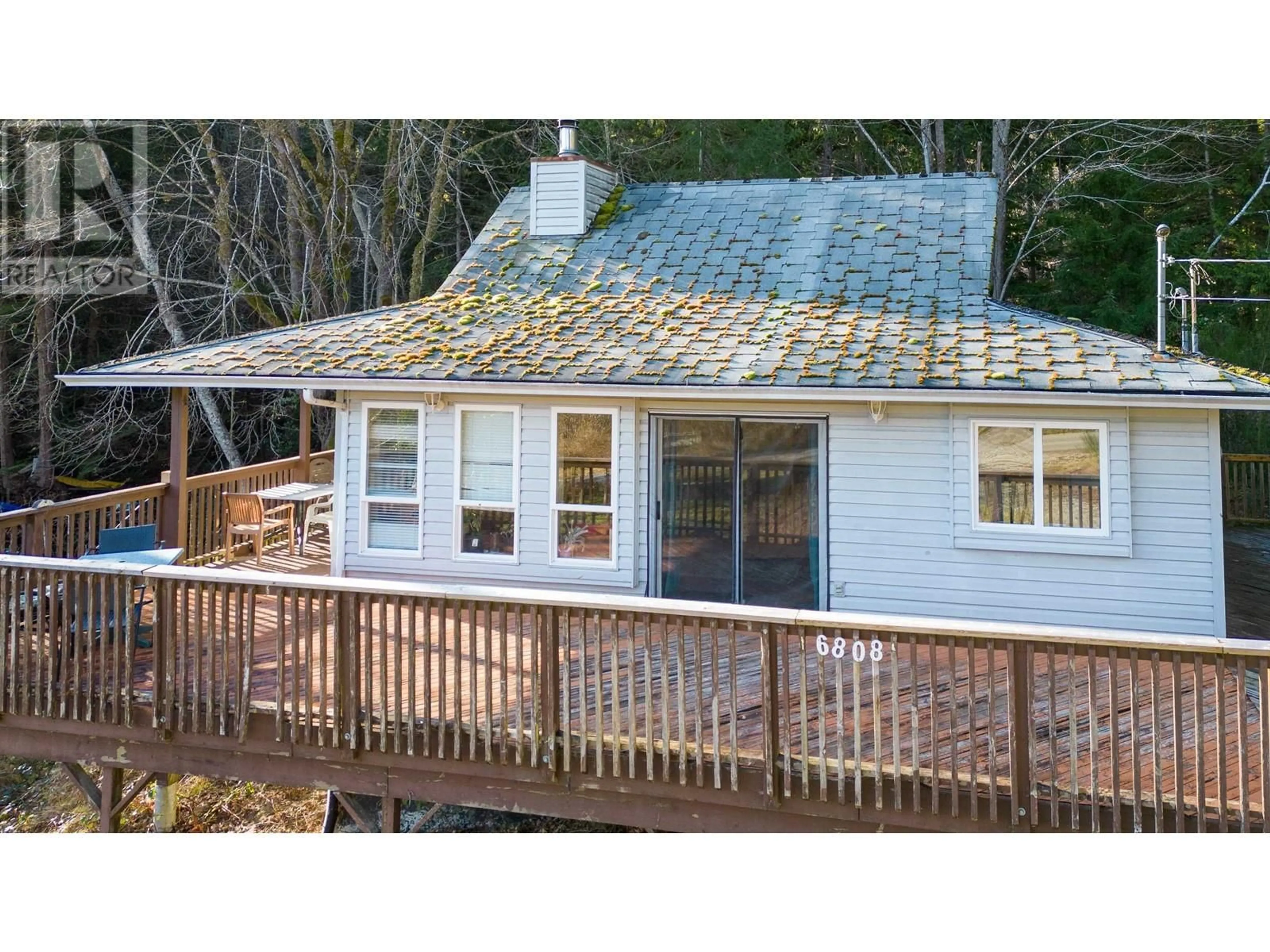 A pic from outside/outdoor area/front of a property/back of a property/a pic from drone, water/lake/river/ocean view for 6808 MAPLE ROAD, Egmont British Columbia V0N1N0