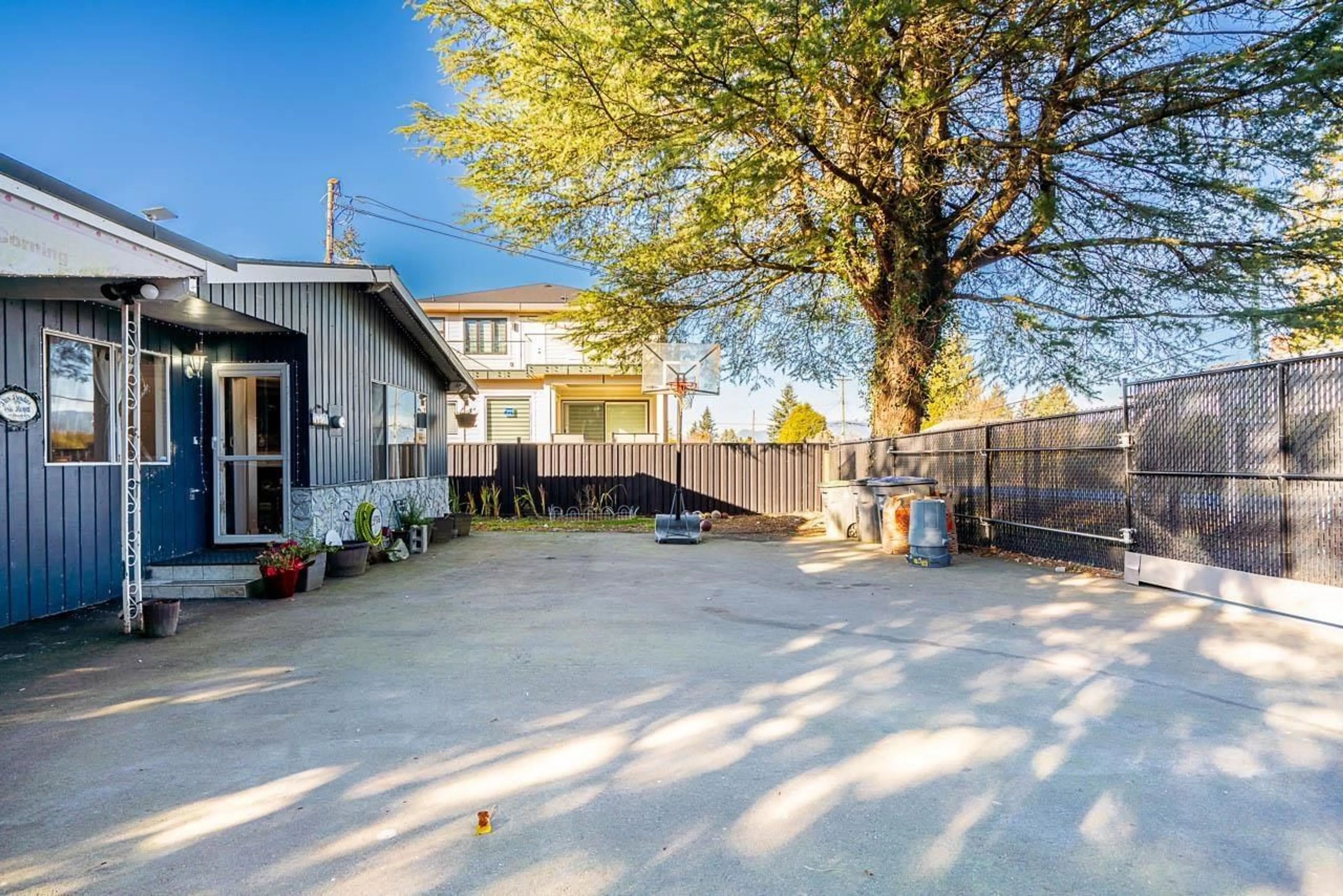 A pic from outside/outdoor area/front of a property/back of a property/a pic from drone, street for 13976 DOUGLAS ROAD, Surrey British Columbia V3R5M9