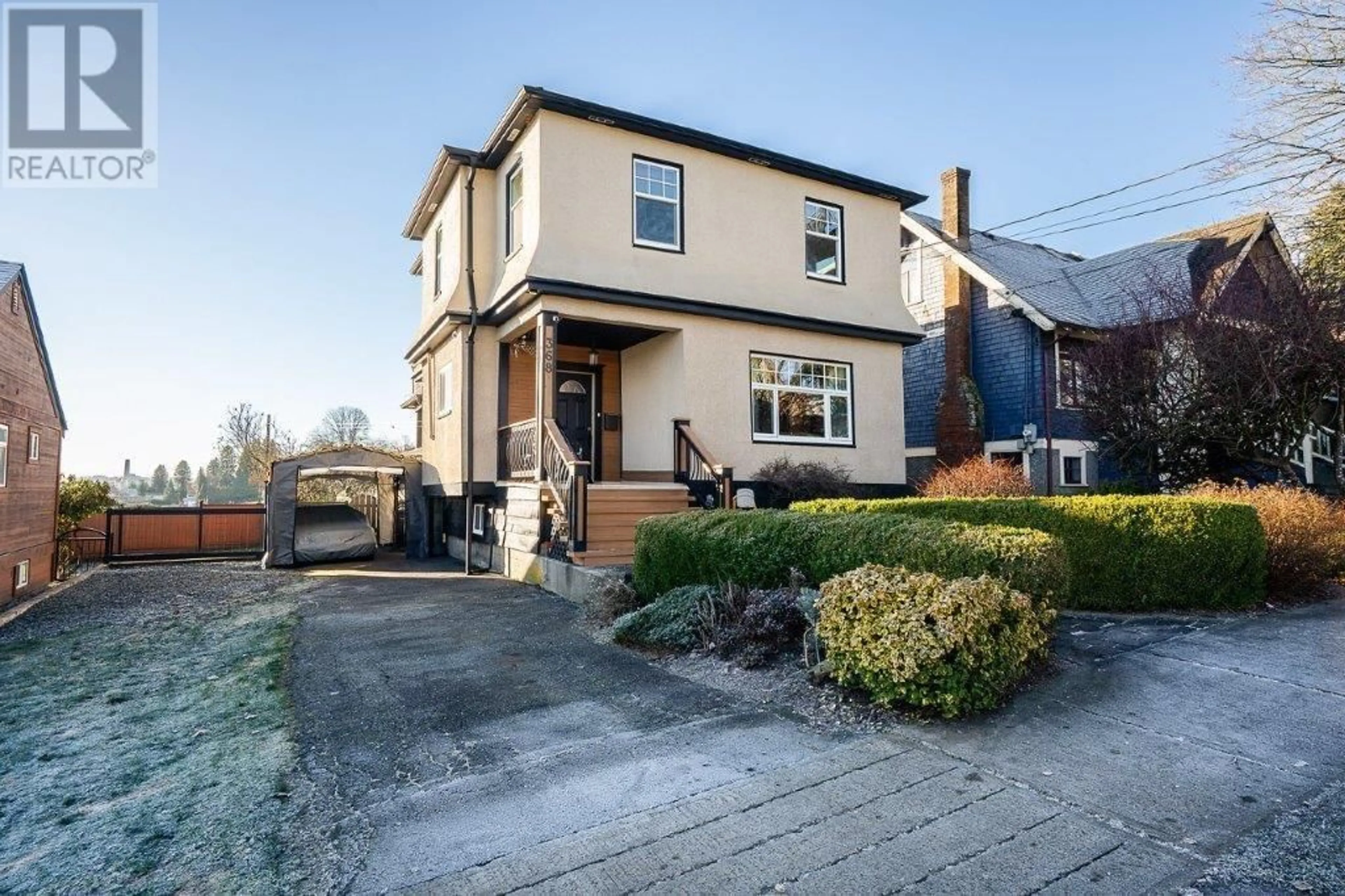 A pic from outside/outdoor area/front of a property/back of a property/a pic from drone, street for 368 ALBERTA STREET, New Westminster British Columbia V3L3J5