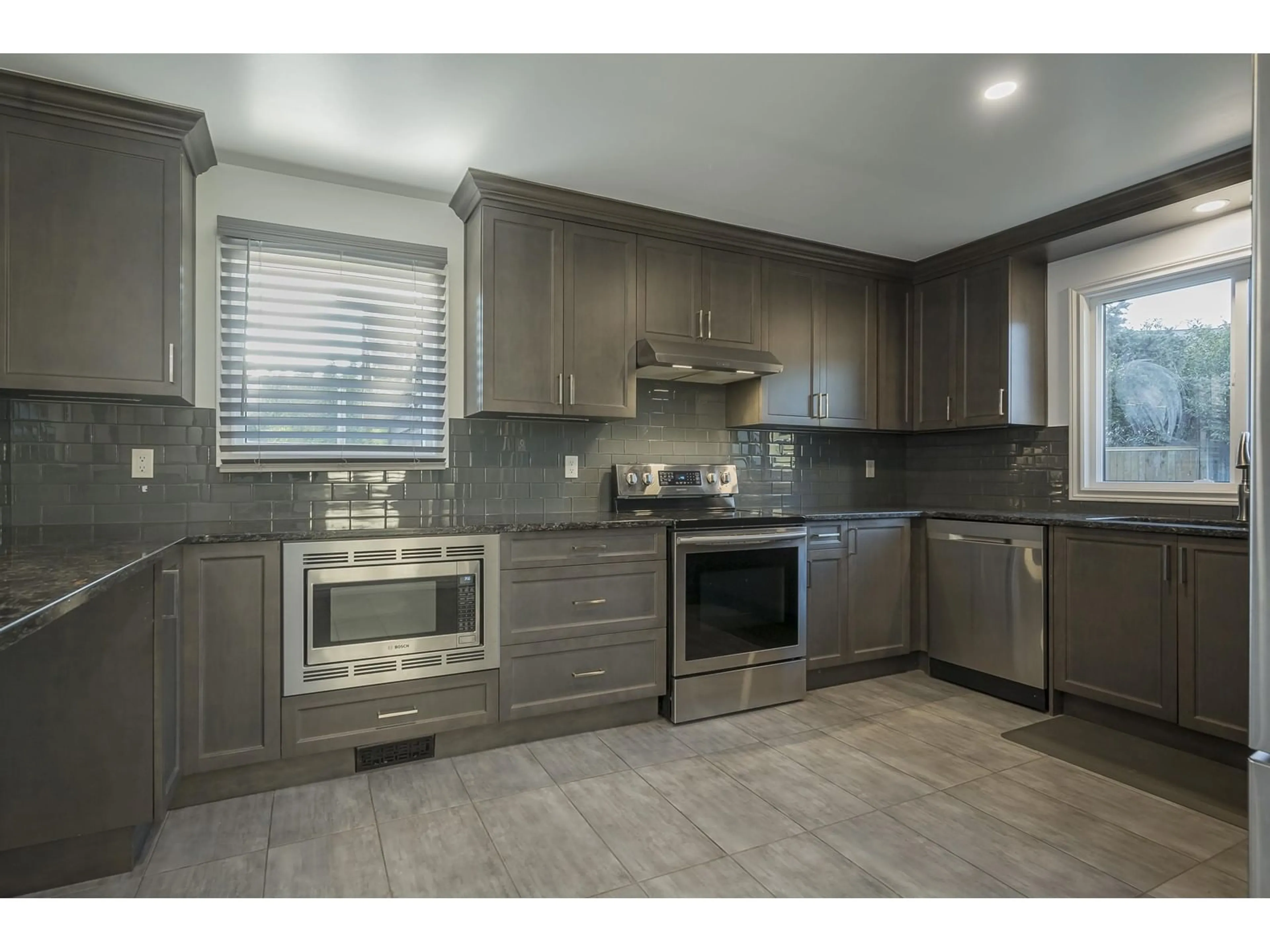 Open concept kitchen, unknown for 2143 WINSTON COURT, Langley British Columbia V2Y1H5