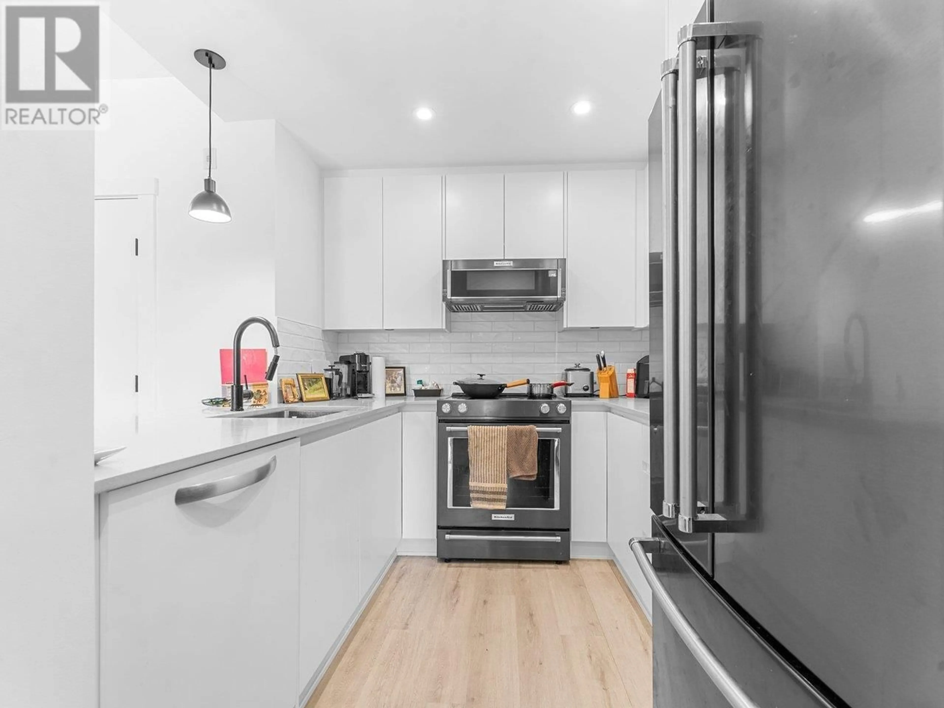 Contemporary kitchen, unknown for 1315 - 2180 KELLY AVENUE, Port Coquitlam British Columbia V3C0L1
