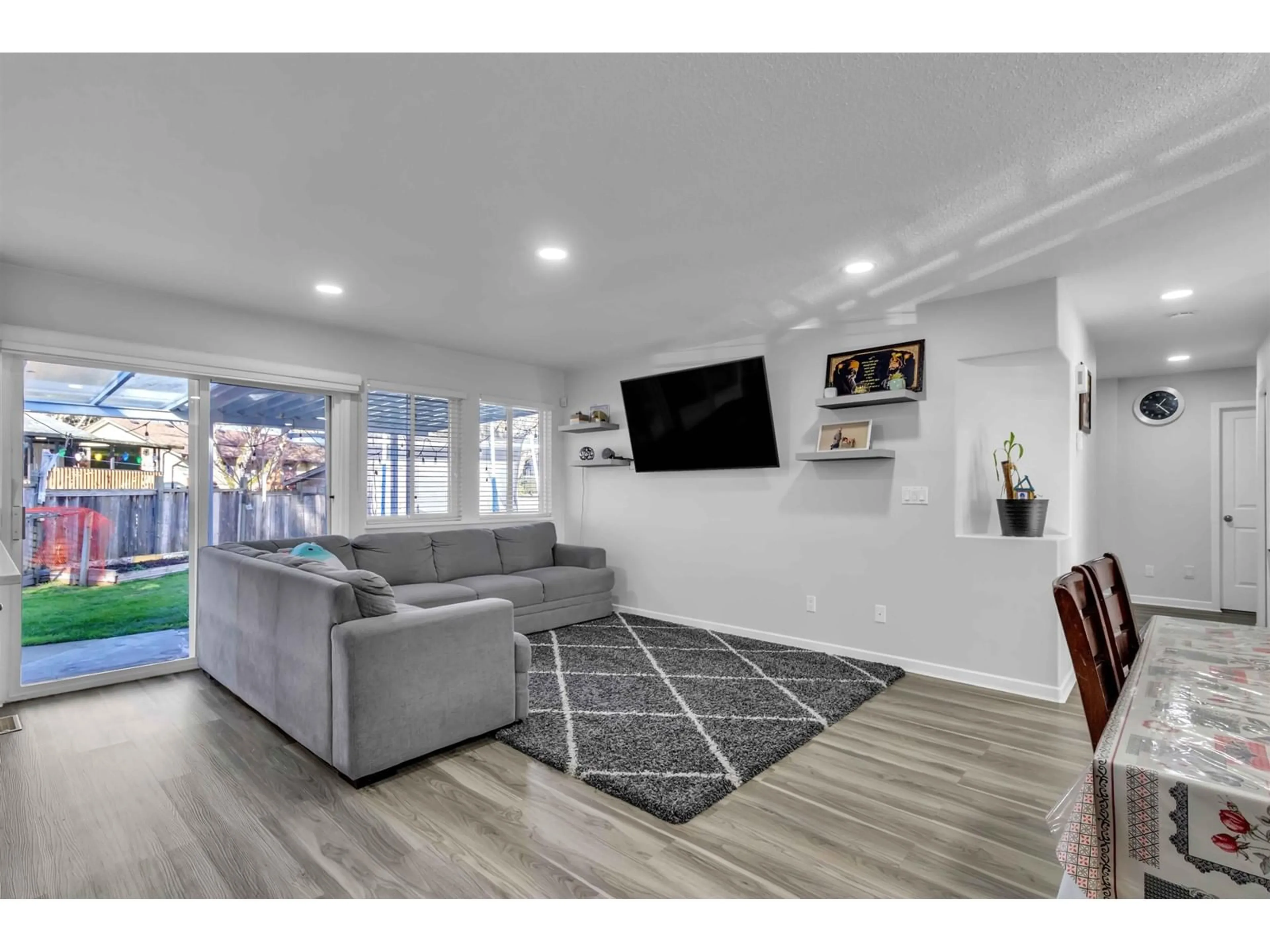 Living room with furniture, unknown for 14069 74 AVENUE, Surrey British Columbia V3W7N1