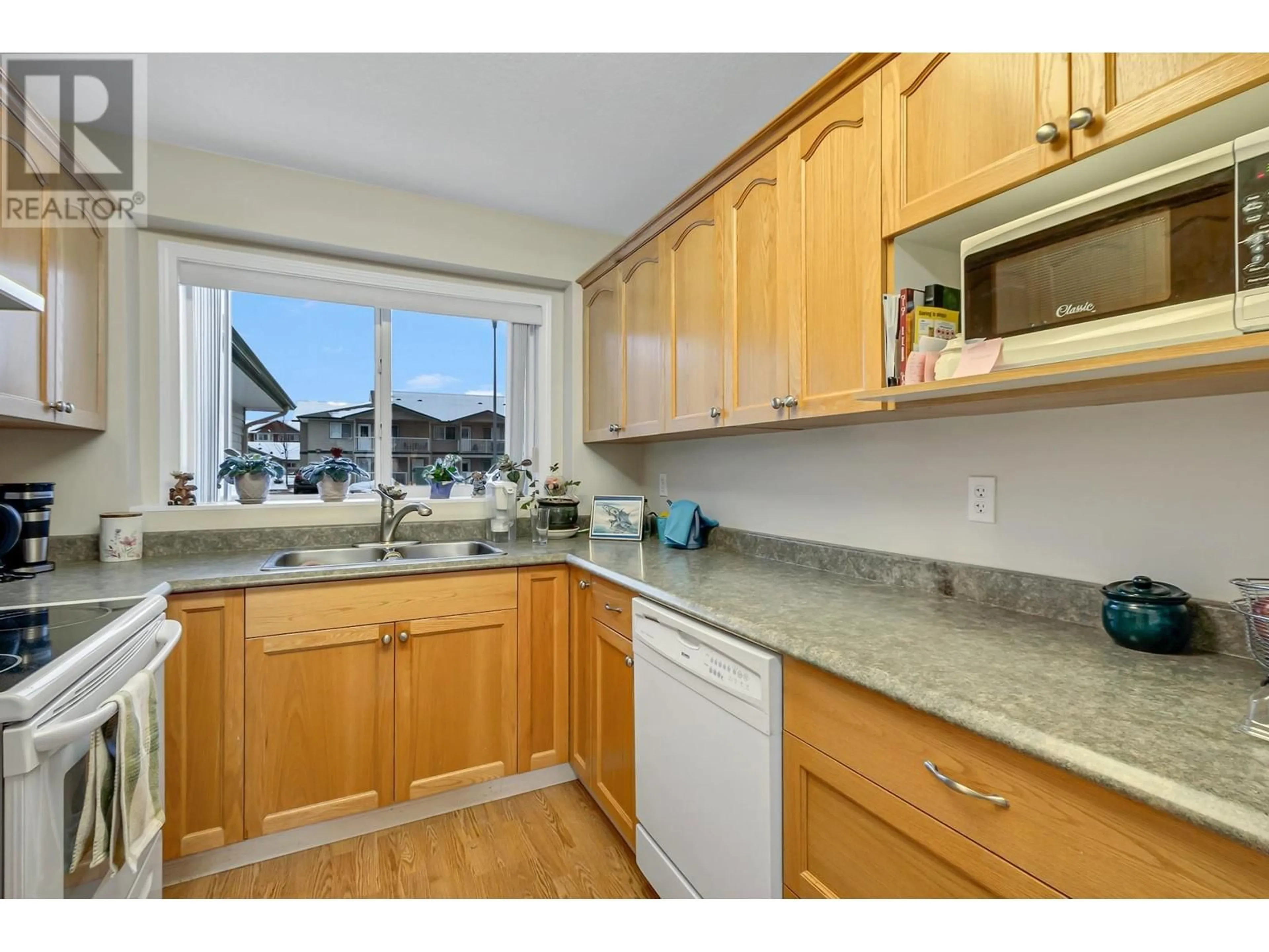 Standard kitchen, unknown for 404 2911 FERRY AVENUE, Prince George British Columbia V2N1L3