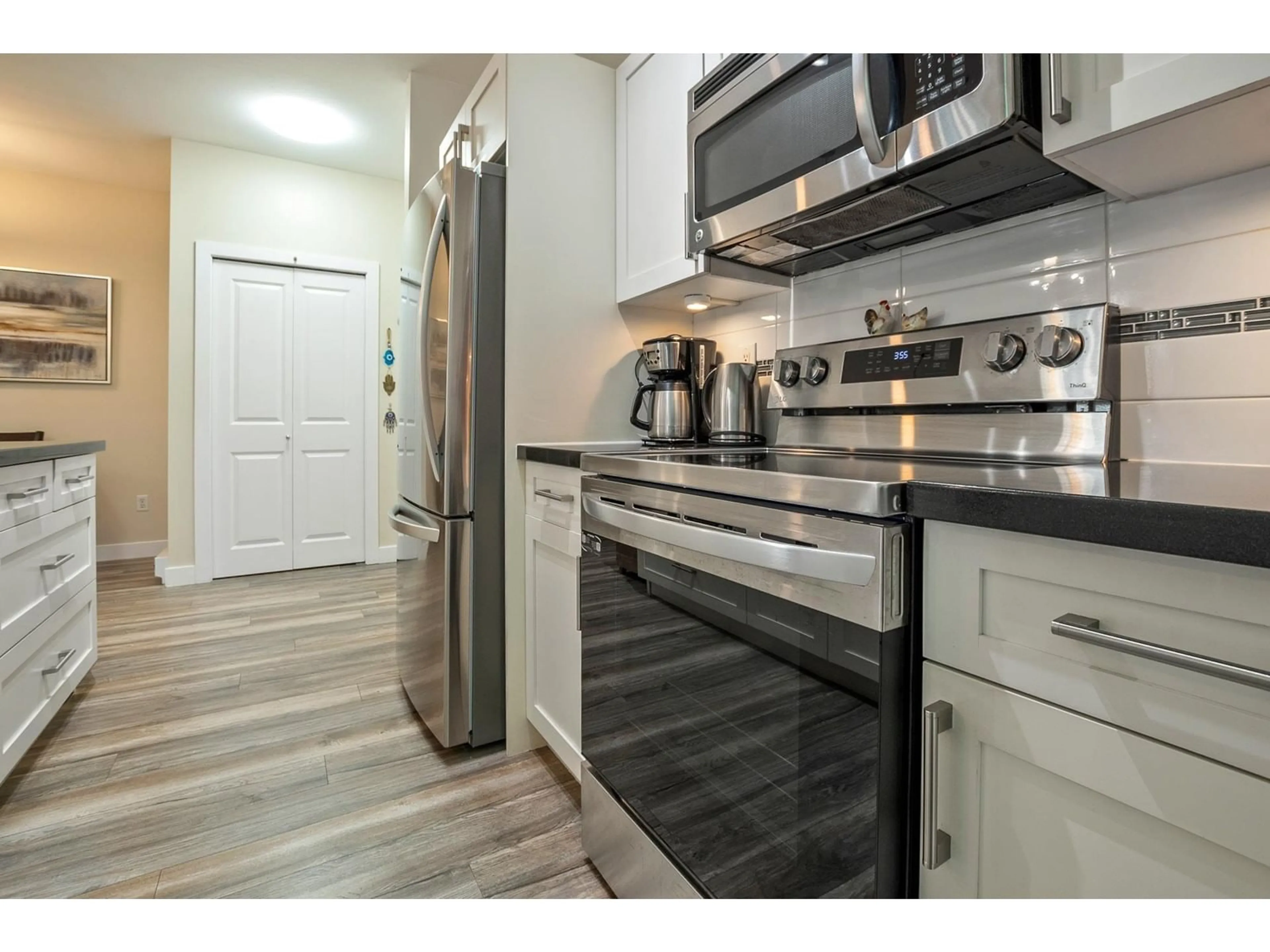 Standard kitchen, unknown for 108 33898 PINE STREET, Abbotsford British Columbia V2S2P3