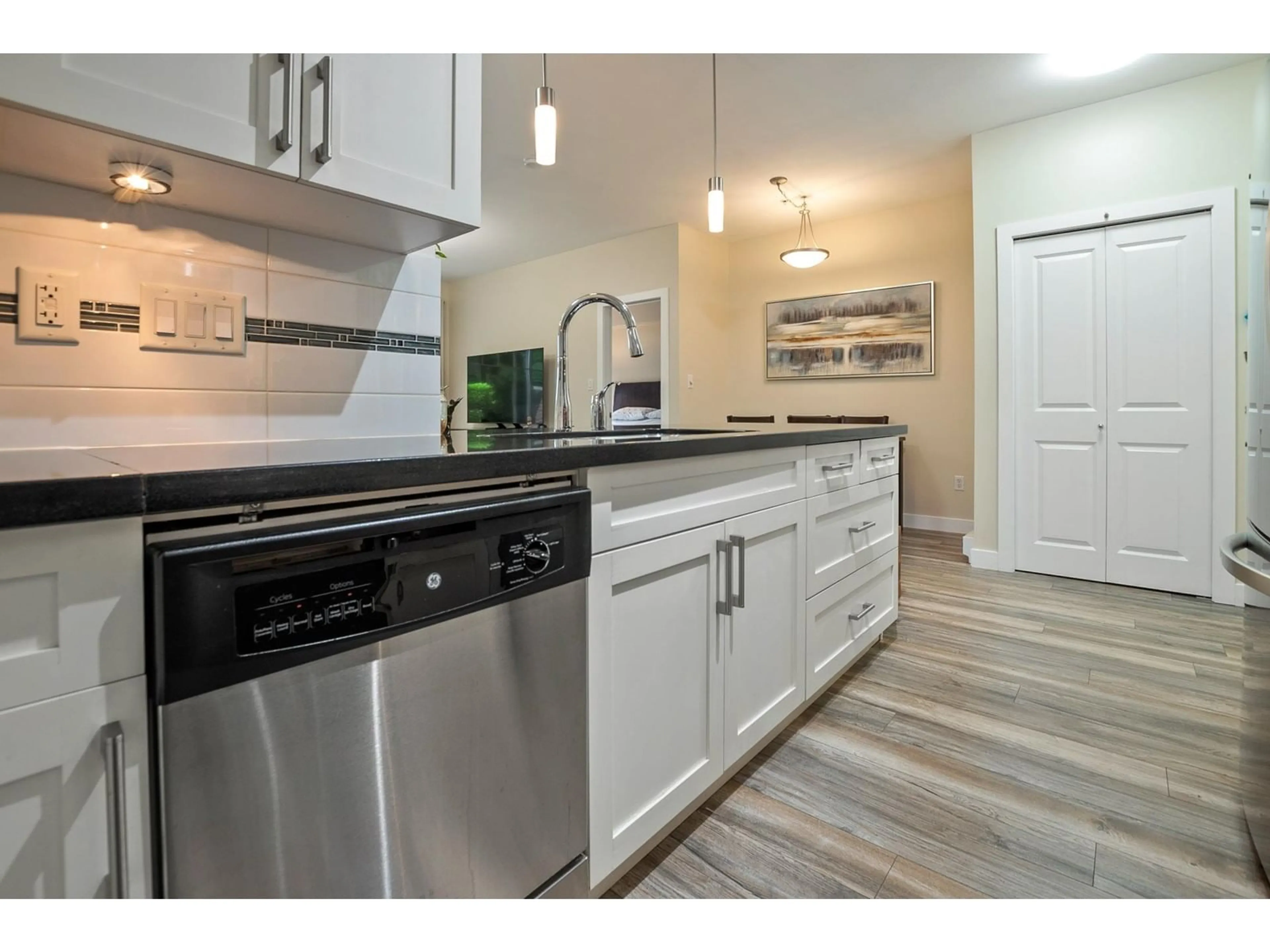 Open concept kitchen, unknown for 108 33898 PINE STREET, Abbotsford British Columbia V2S2P3