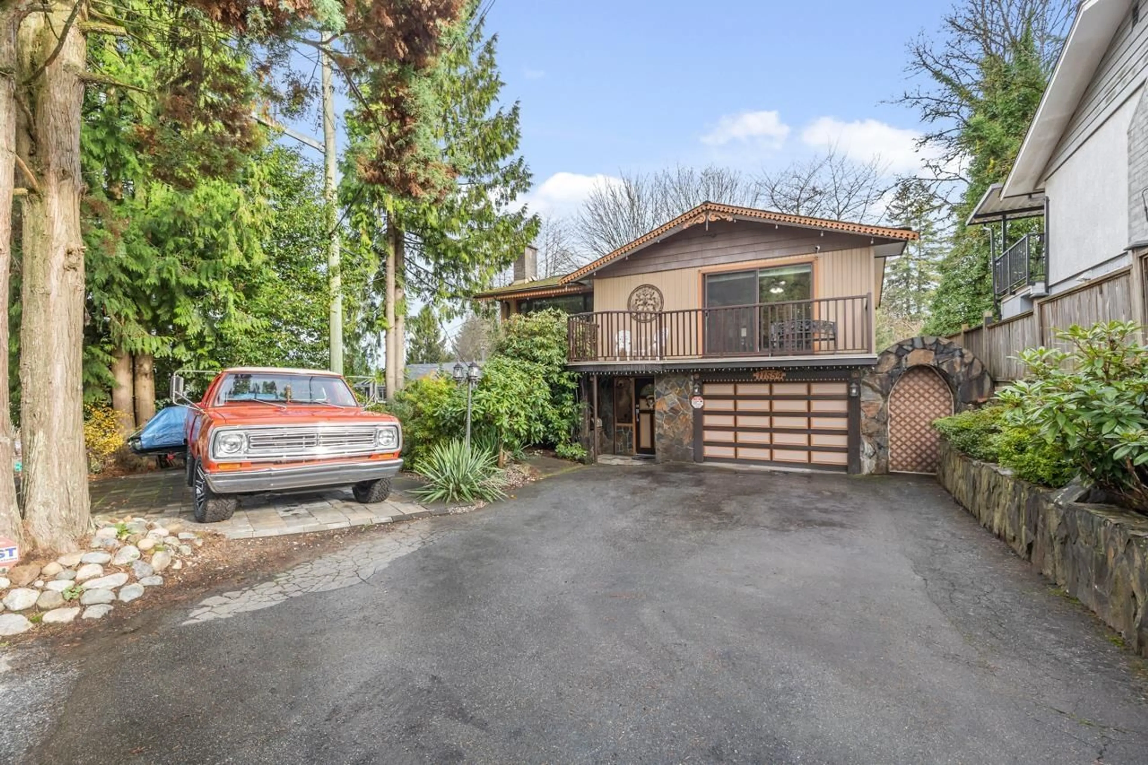 Indoor garage for 11554 141A STREET, Surrey British Columbia V3R3K5