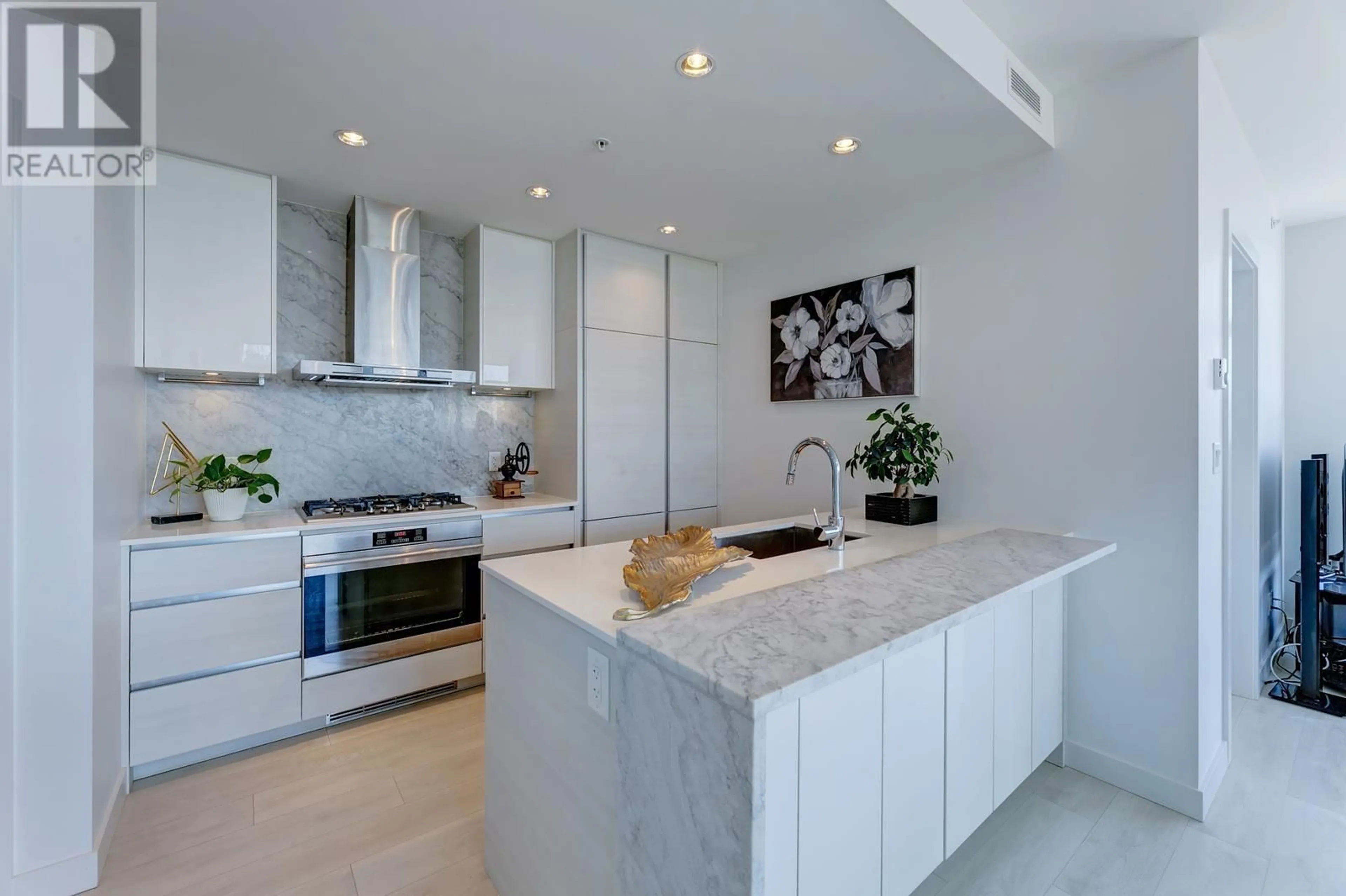 Contemporary kitchen, ceramic/tile floor for 1010 6098 STATION STREET, Burnaby British Columbia V5H0H4