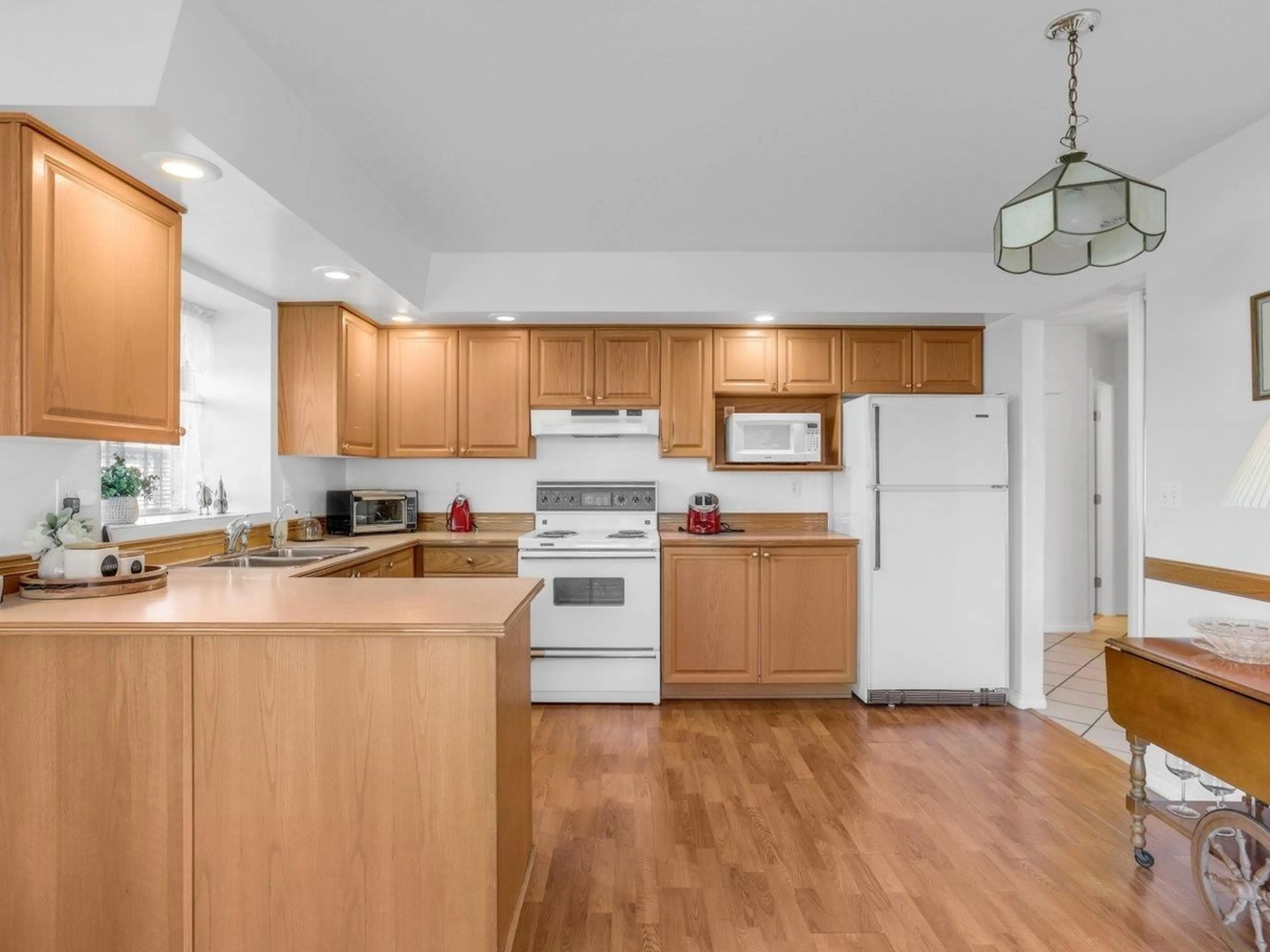 Standard kitchen, wood/laminate floor for 47 21746 52 AVENUE, Langley British Columbia V2Y1L4