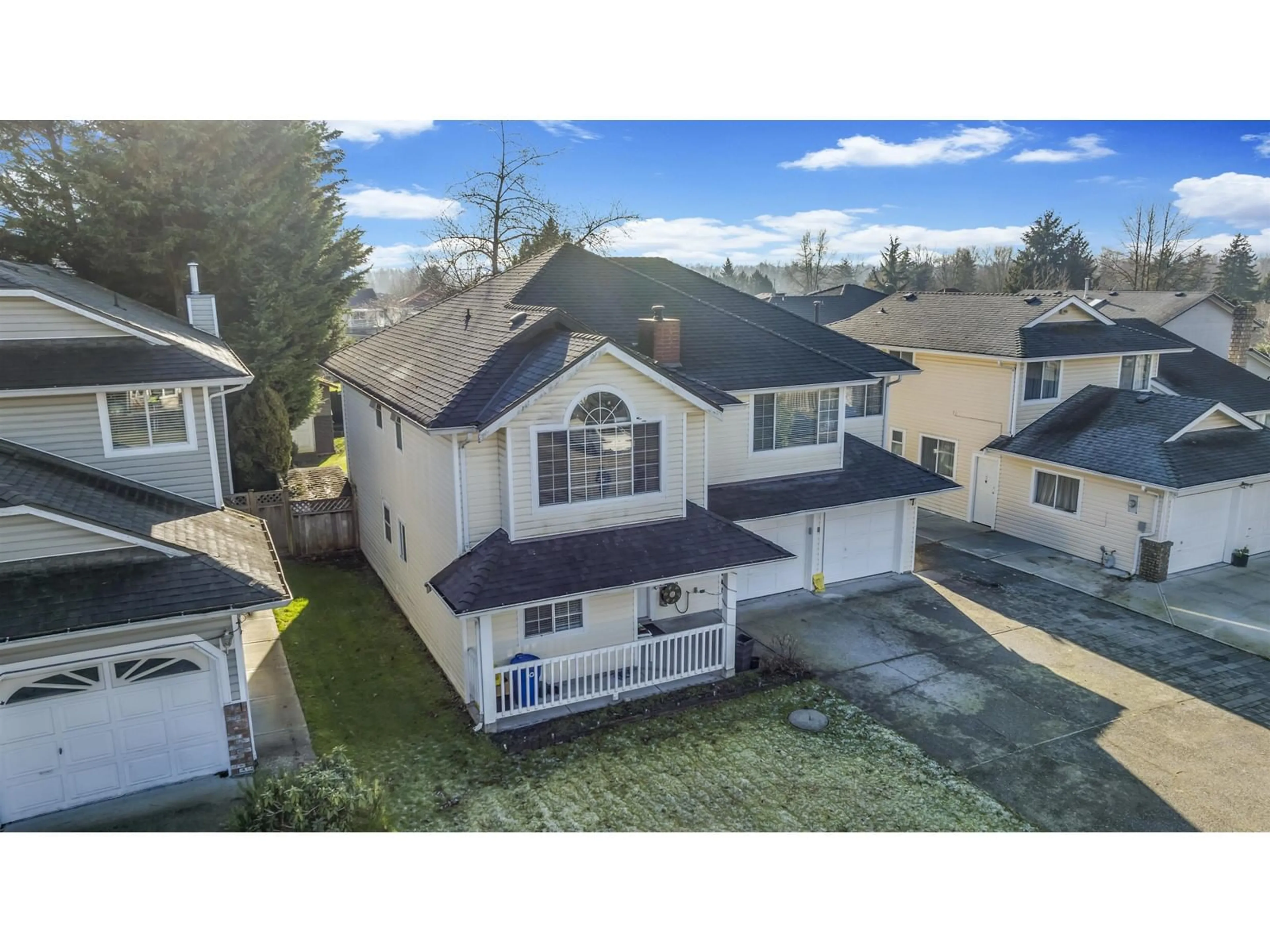 A pic from outside/outdoor area/front of a property/back of a property/a pic from drone, unknown for 14164 89A AVENUE, Surrey British Columbia V3V7T3