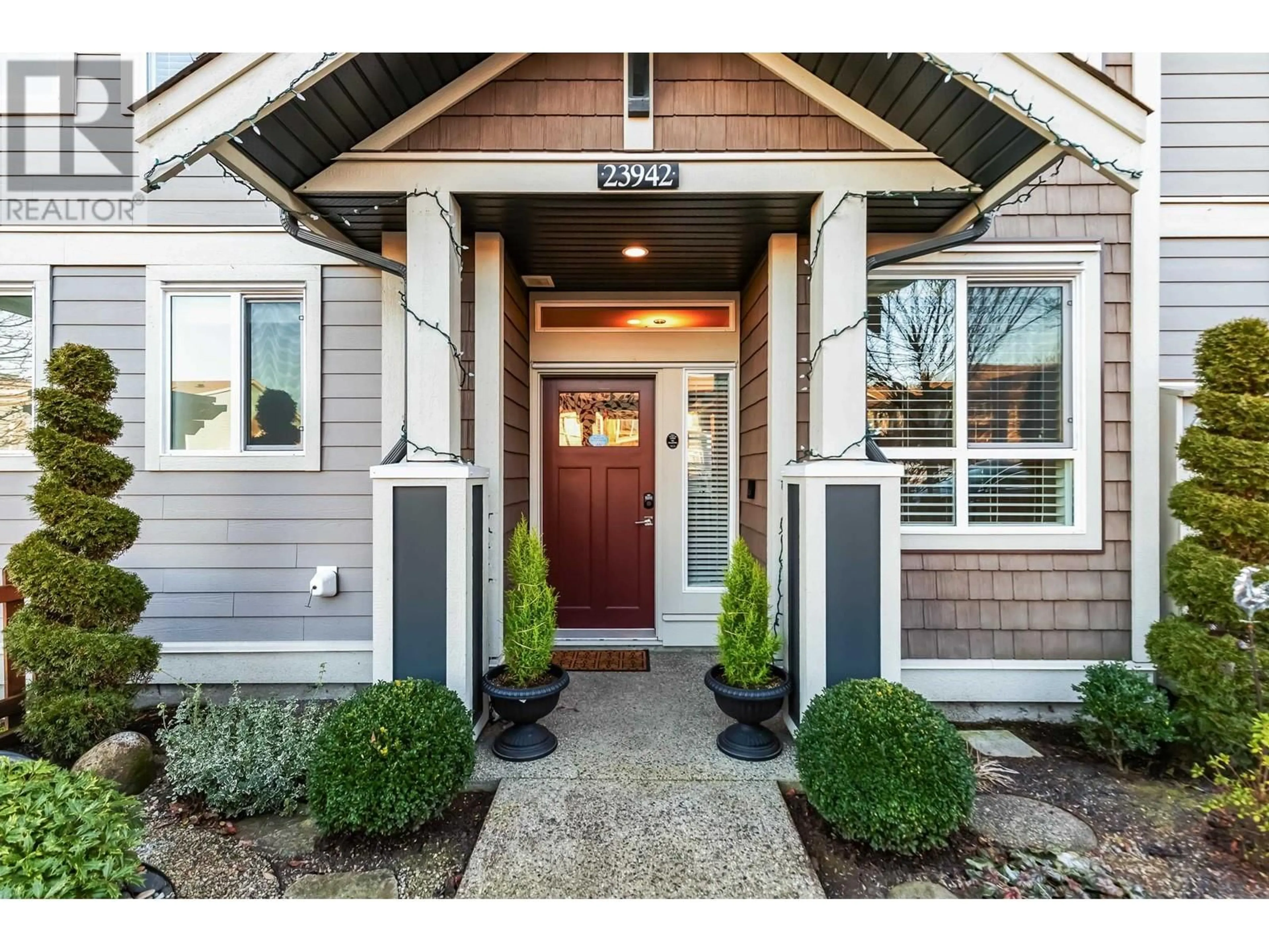 Indoor entryway for 23942 KANAKA WAY, Maple Ridge British Columbia V2W0H7