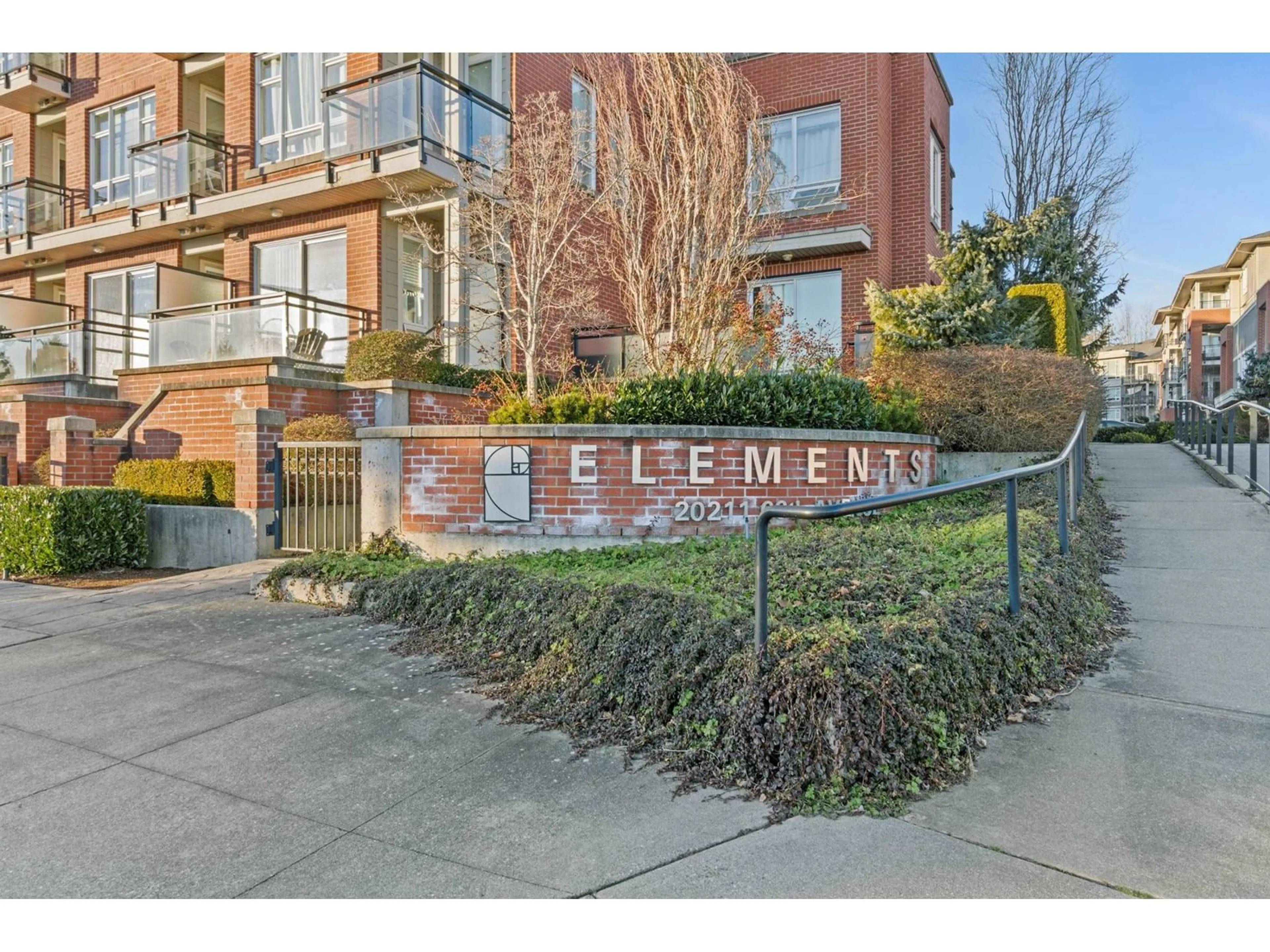 Indoor entryway for E105 20211 66 AVENUE, Langley British Columbia V2Y0L4