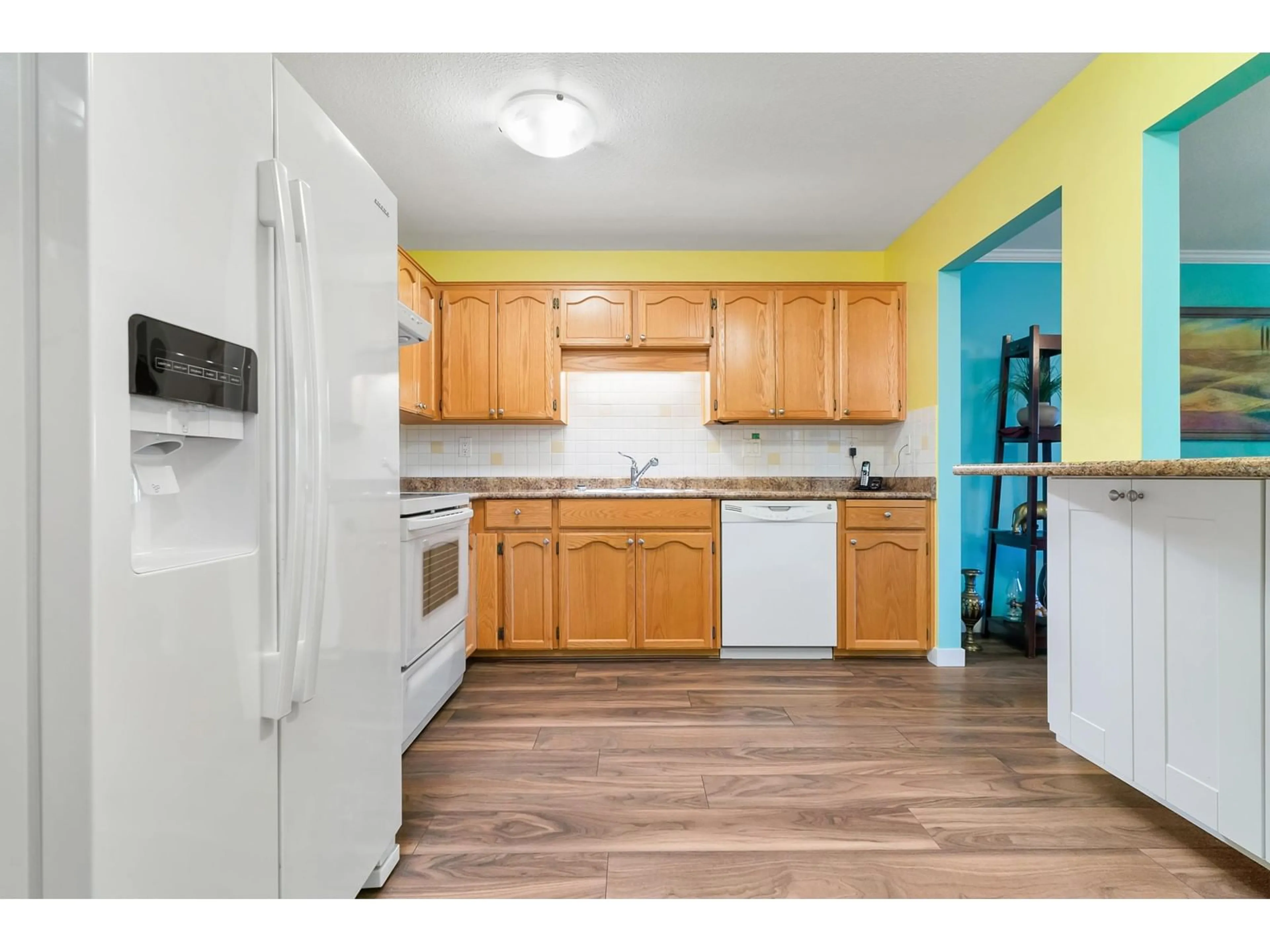 Standard kitchen, unknown for 106 20600 53A AVENUE, Langley British Columbia V3A8C2