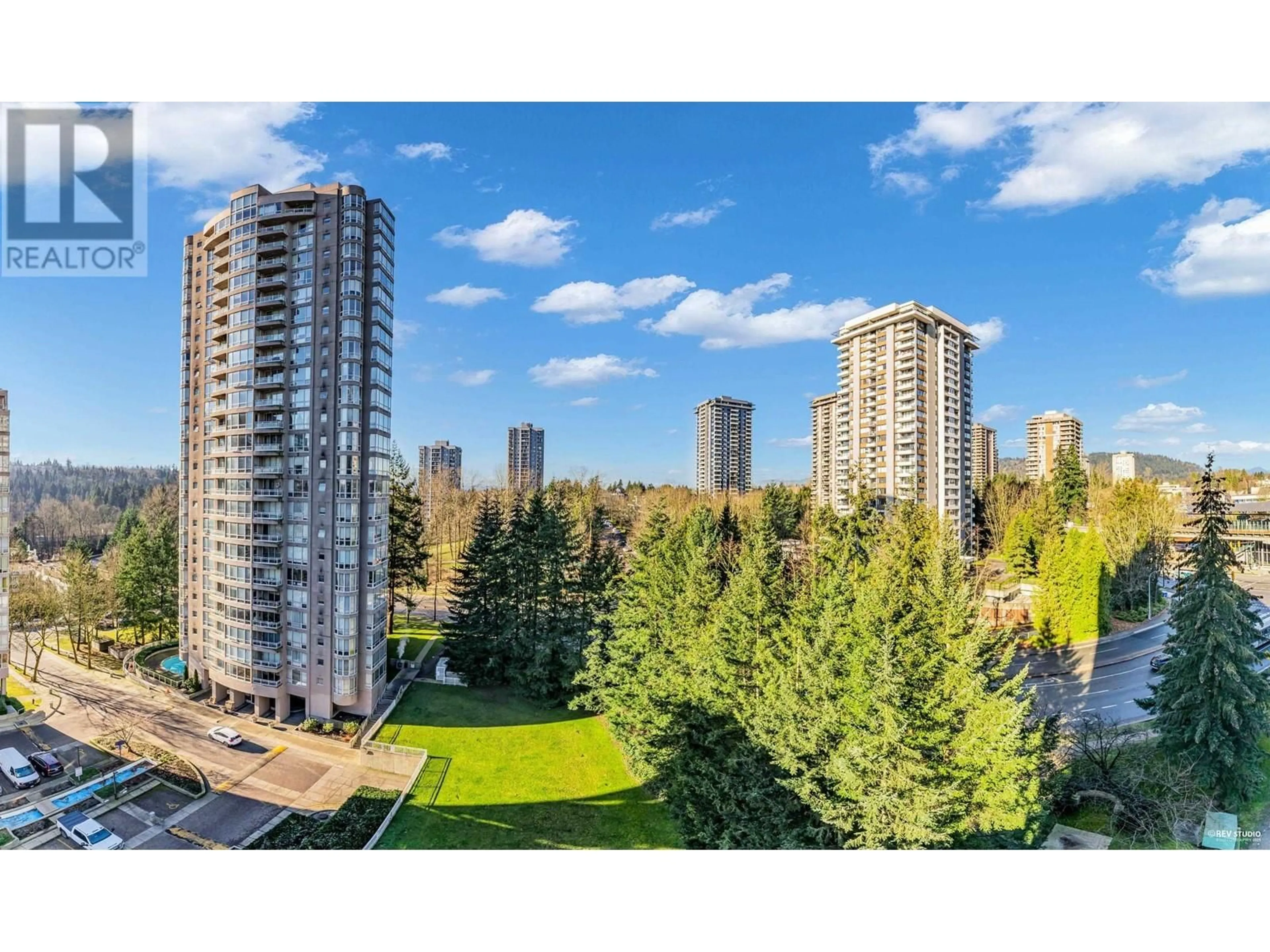 A pic from outside/outdoor area/front of a property/back of a property/a pic from drone, city buildings view from balcony for 1103 9633 MANCHESTER DRIVE, Burnaby British Columbia V3N4Y9