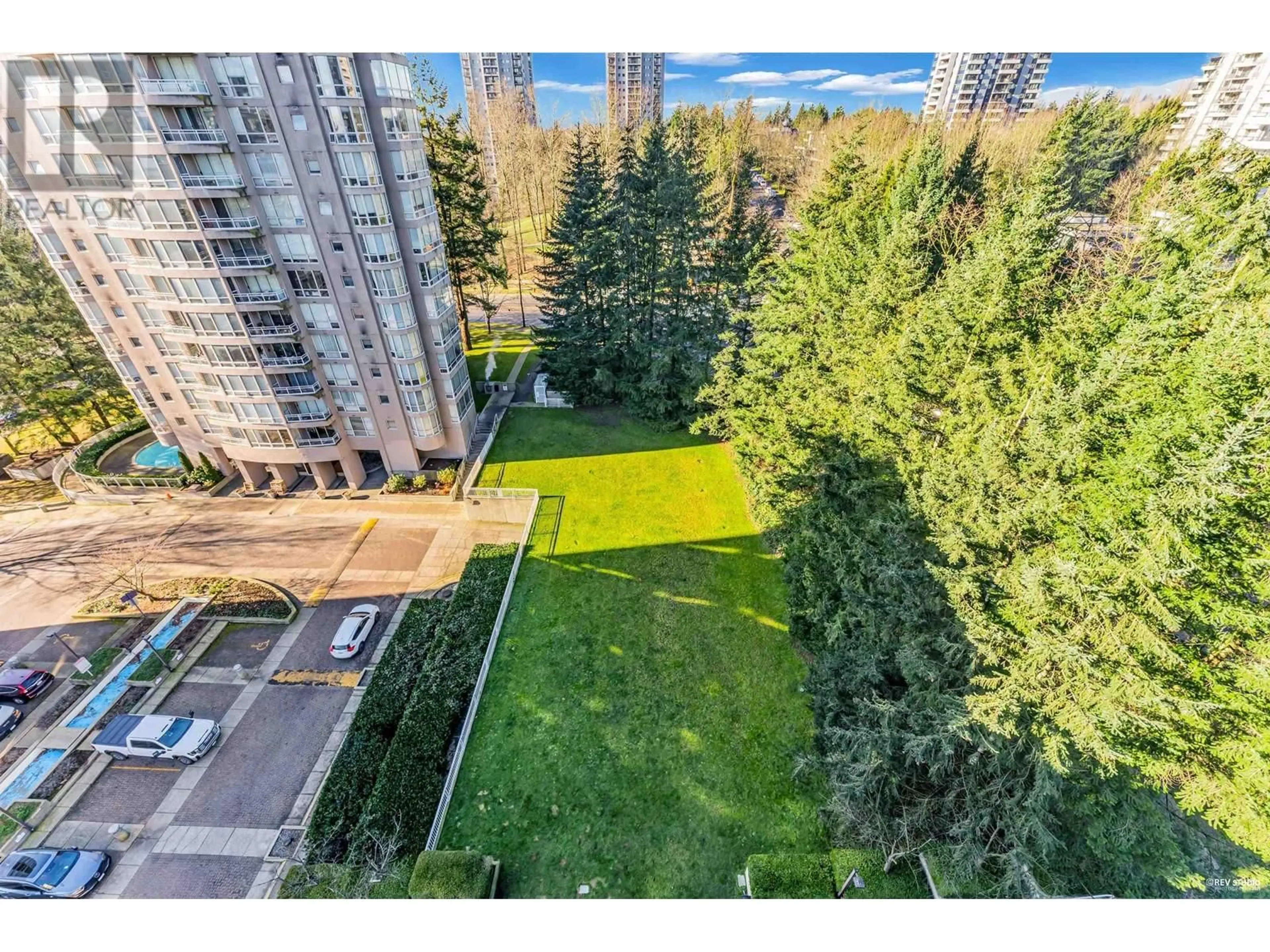 A pic from outside/outdoor area/front of a property/back of a property/a pic from drone, unknown for 1103 9633 MANCHESTER DRIVE, Burnaby British Columbia V3N4Y9