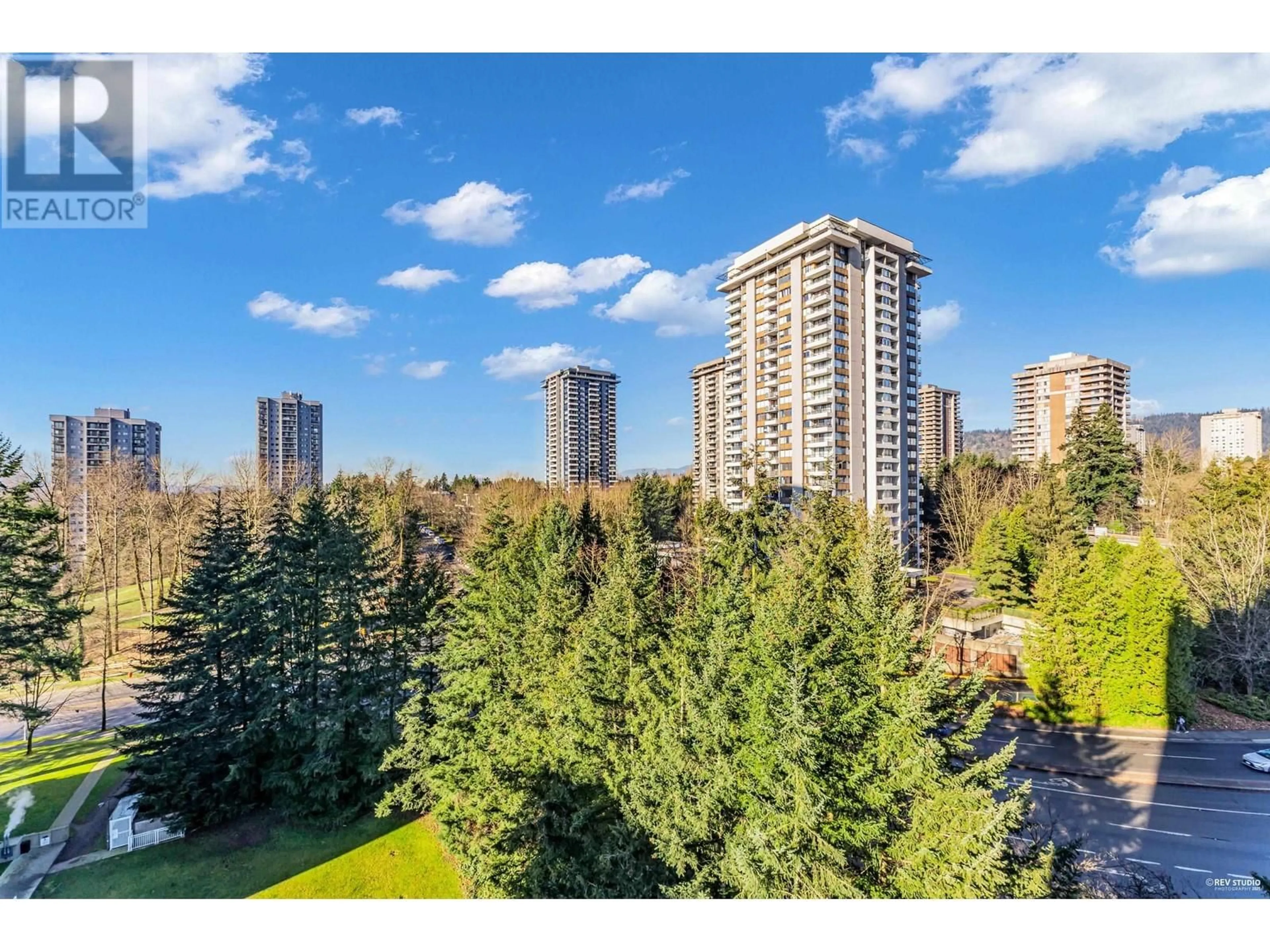 A pic from outside/outdoor area/front of a property/back of a property/a pic from drone, city buildings view from balcony for 1103 9633 MANCHESTER DRIVE, Burnaby British Columbia V3N4Y9