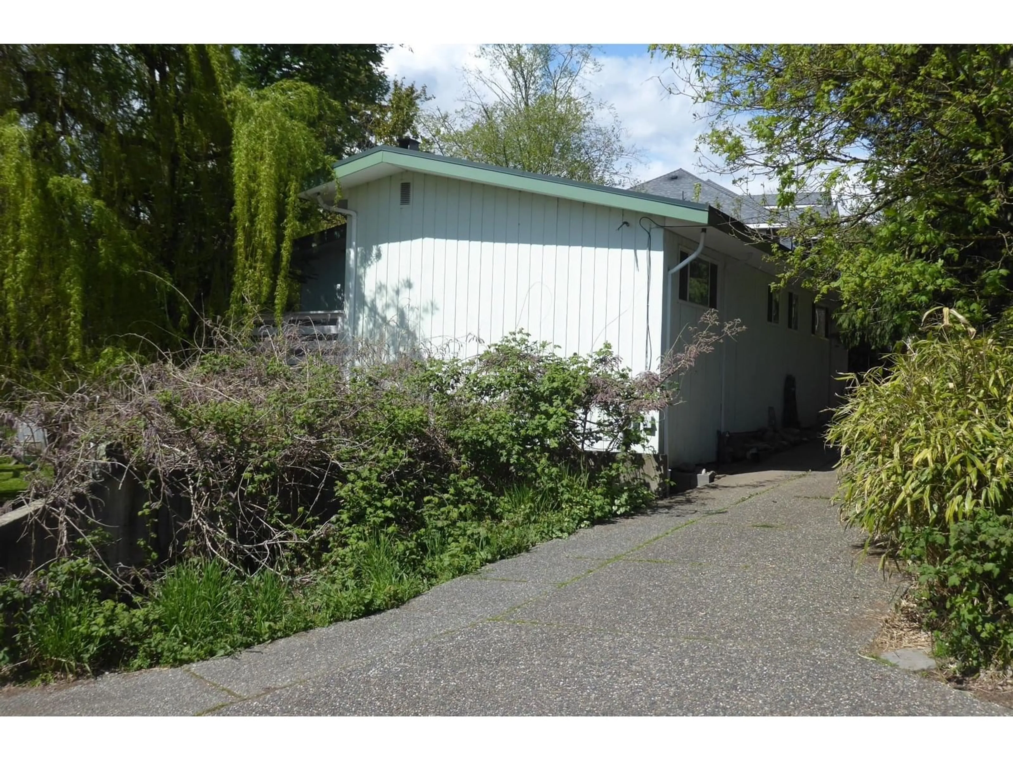 Shed for 5471 184 STREET, Surrey British Columbia V2S4N9